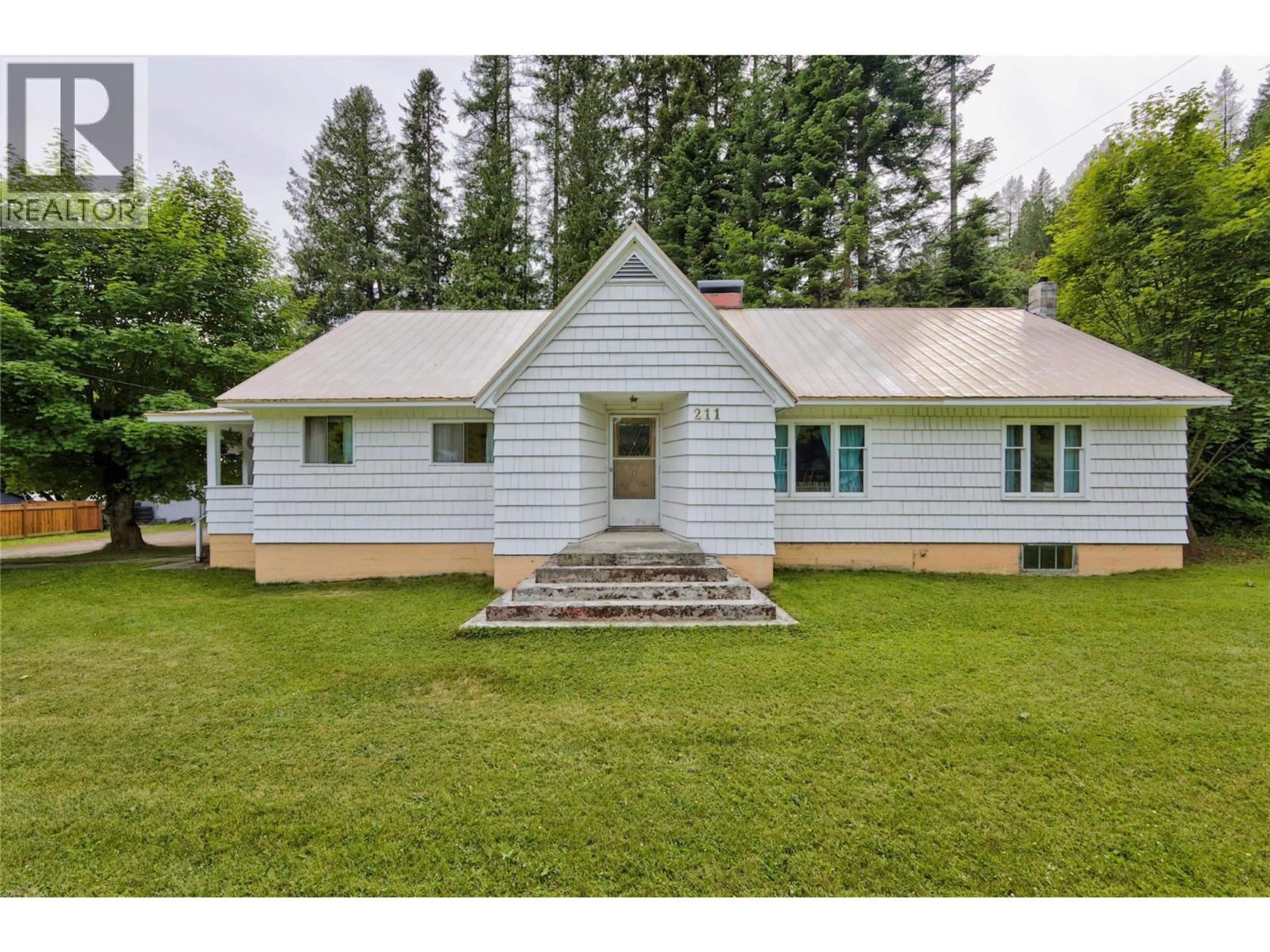 A pic from outside/outdoor area/front of a property/back of a property/a pic from drone, building for 211 MACLURE AVENUE, Salmo British Columbia V0G1Z0