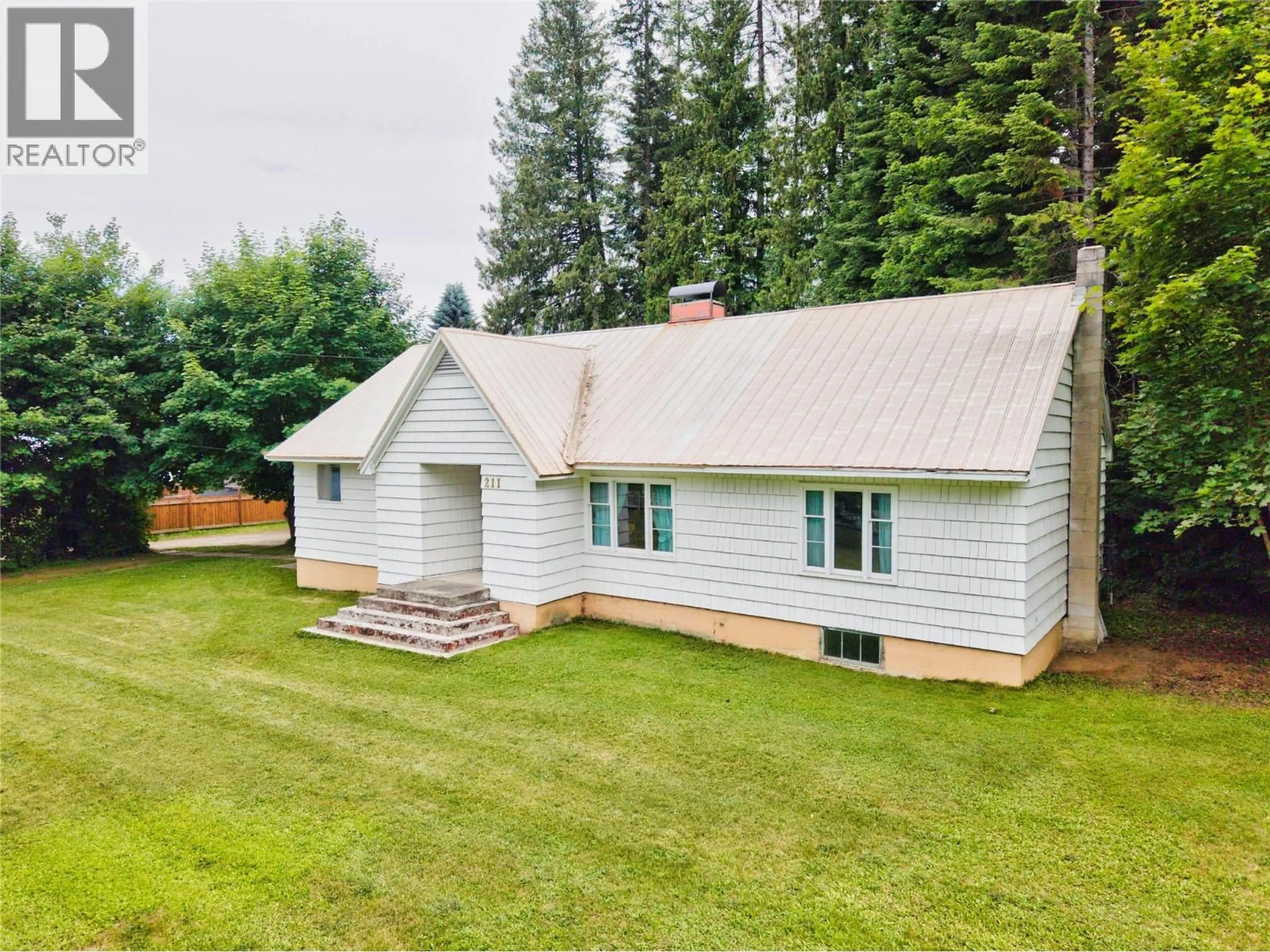 A pic from outside/outdoor area/front of a property/back of a property/a pic from drone, unknown for 211 MACLURE AVENUE, Salmo British Columbia V0G1Z0