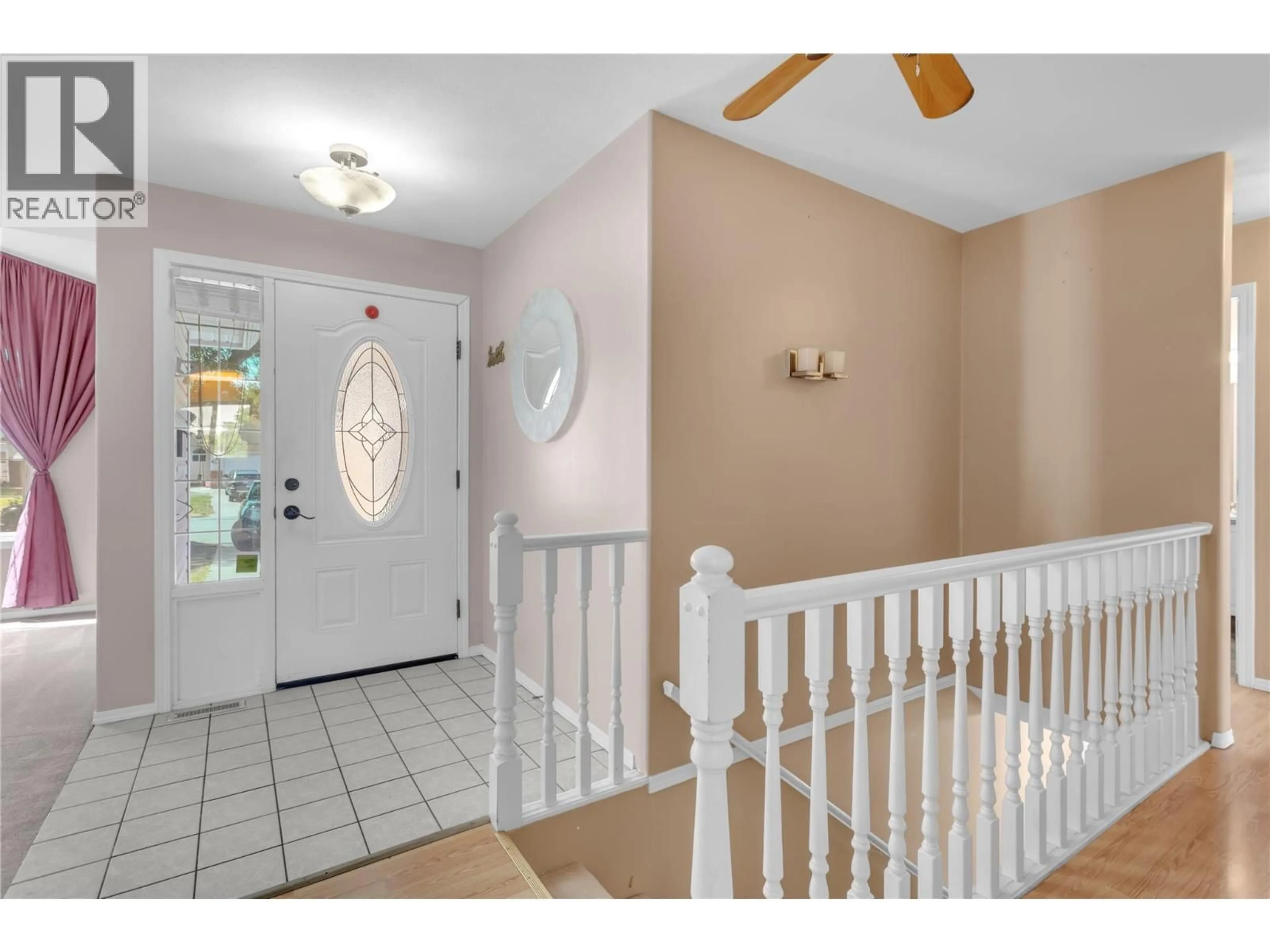 Indoor entryway for 324 KLASSEN ROAD, Kelowna British Columbia V1X7P2