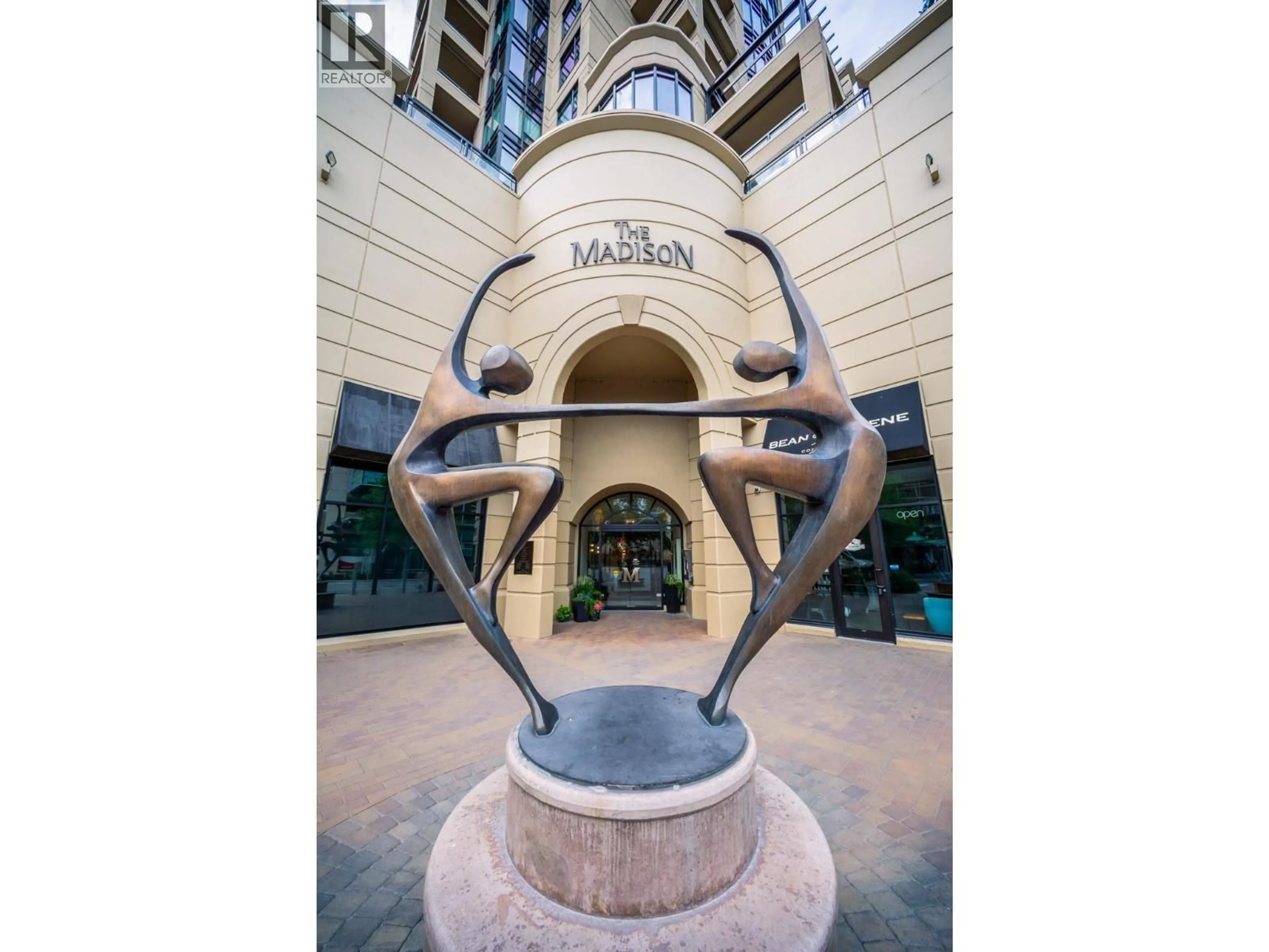 Indoor foyer for 502 - 1395 ELLIS STREET, Kelowna British Columbia V1Y1Z9