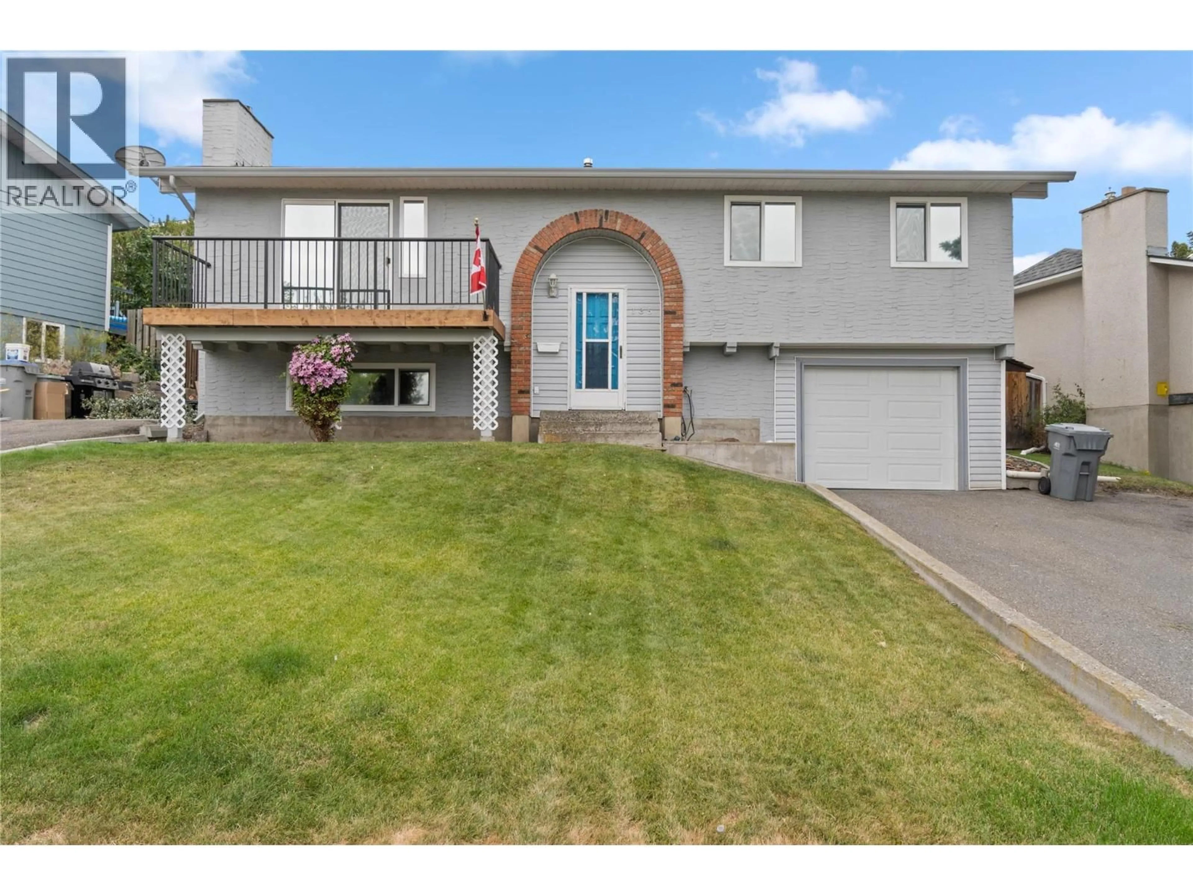 Home with vinyl exterior material, street for 135 SILVERTHRONE CRESCENT, Kamloops British Columbia V2C1R4