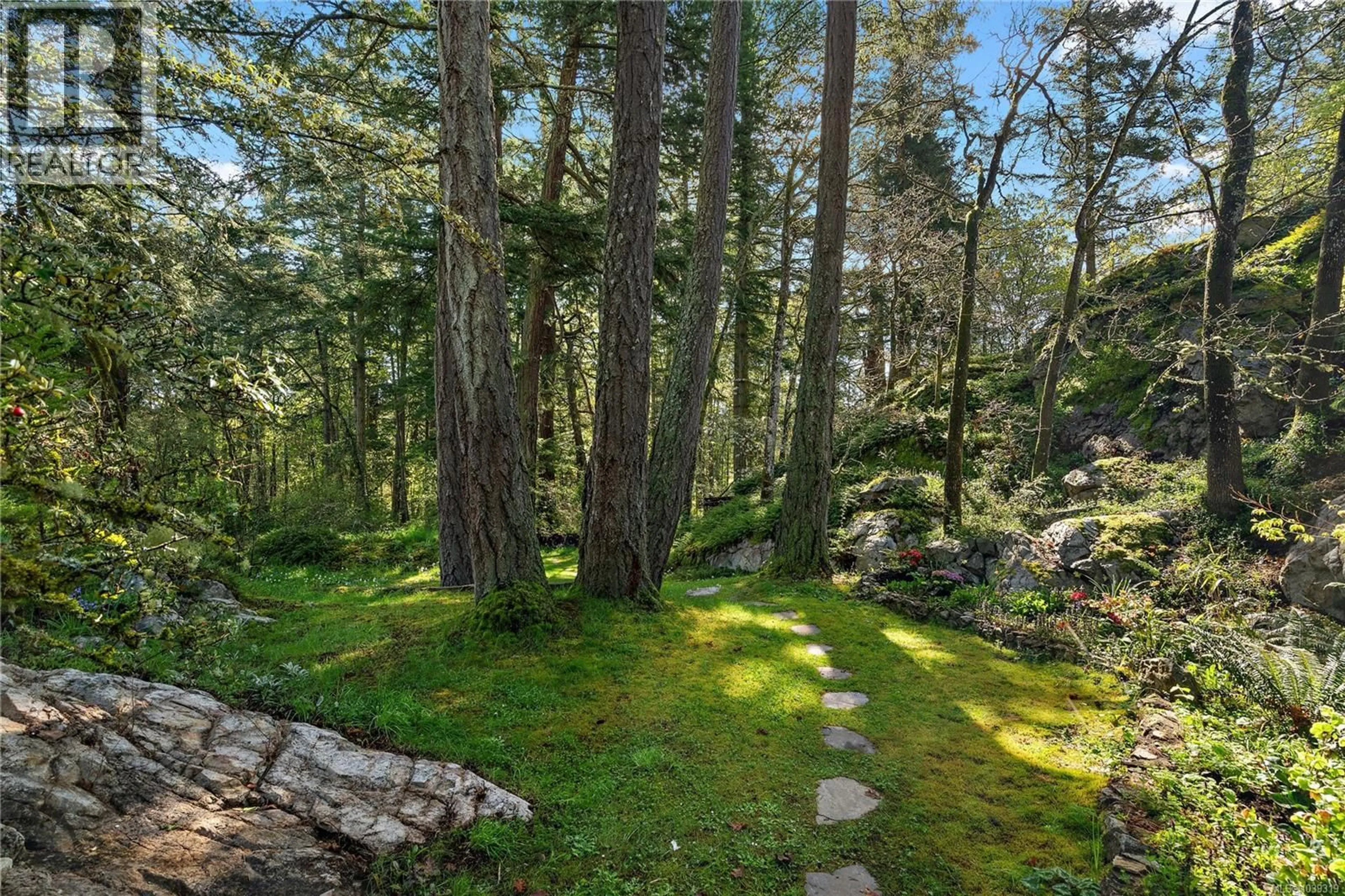 Patio, forest/trees view for 4513 EDGEWOOD PLACE, Saanich British Columbia V8X2N8