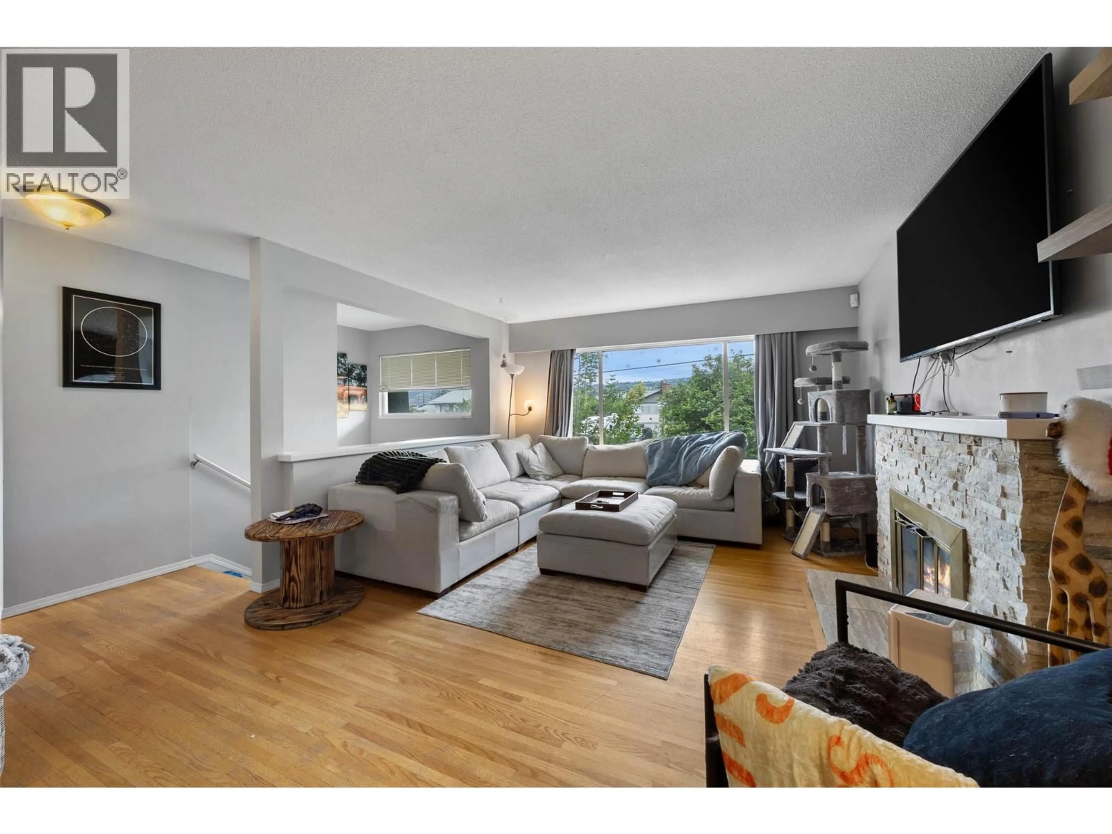 Living room with furniture, wood/laminate floor for 740 SHERWOOD DRIVE, Kamloops British Columbia V2B4E5