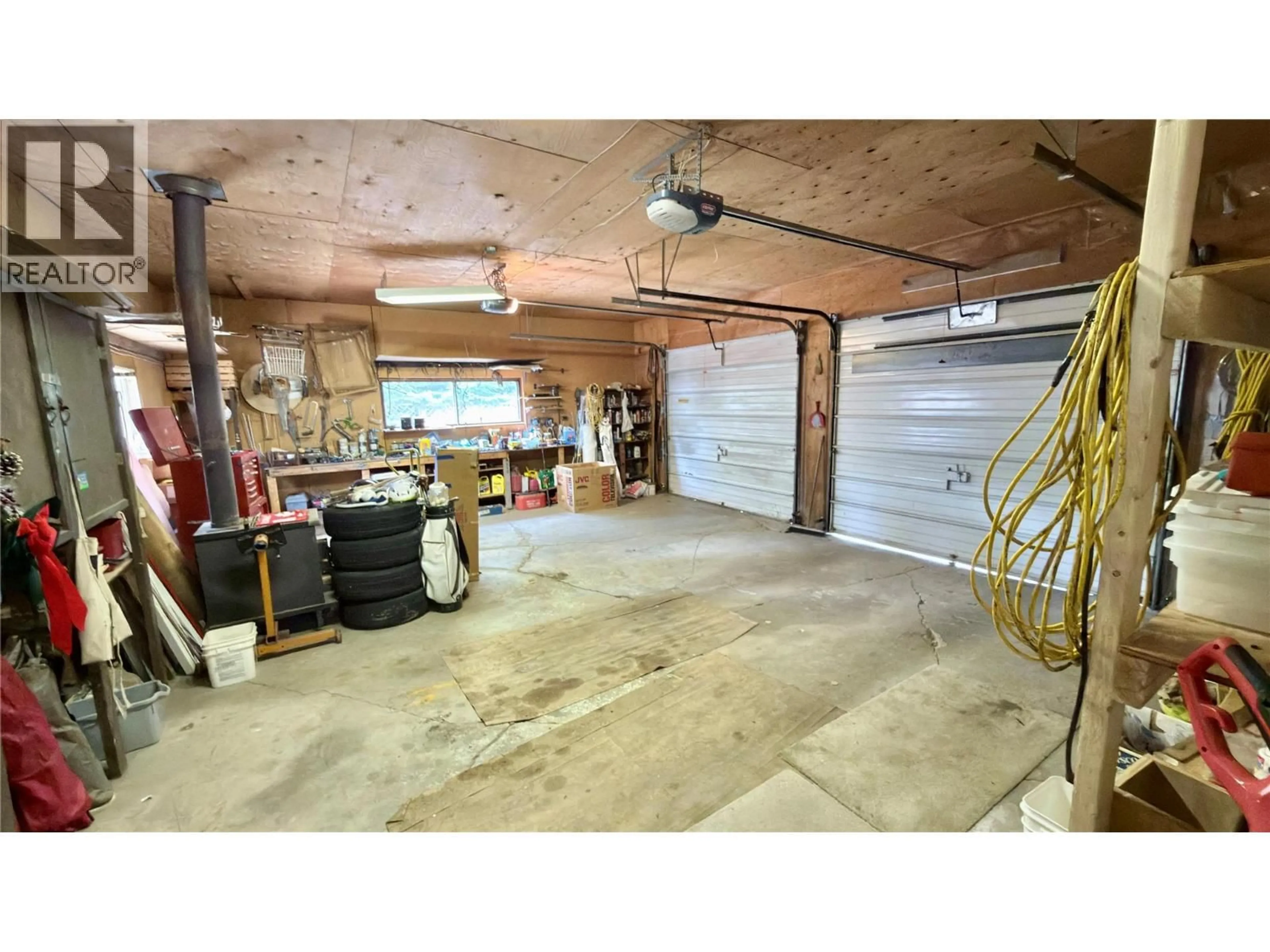 Indoor garage for 1120 GOWRIE STREET, Greenwood British Columbia V0H1J0