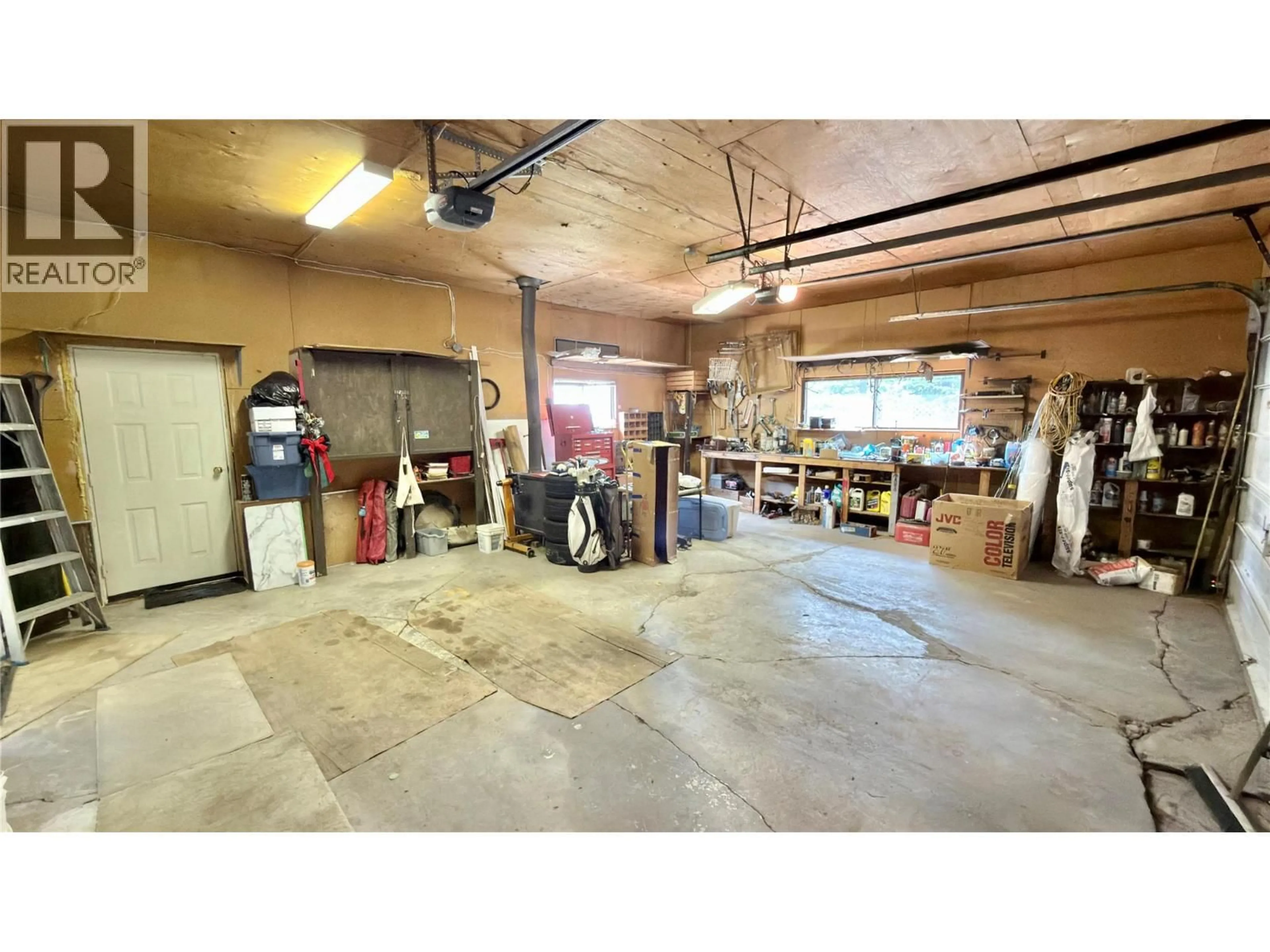 Indoor garage for 1120 GOWRIE STREET, Greenwood British Columbia V0H1J0