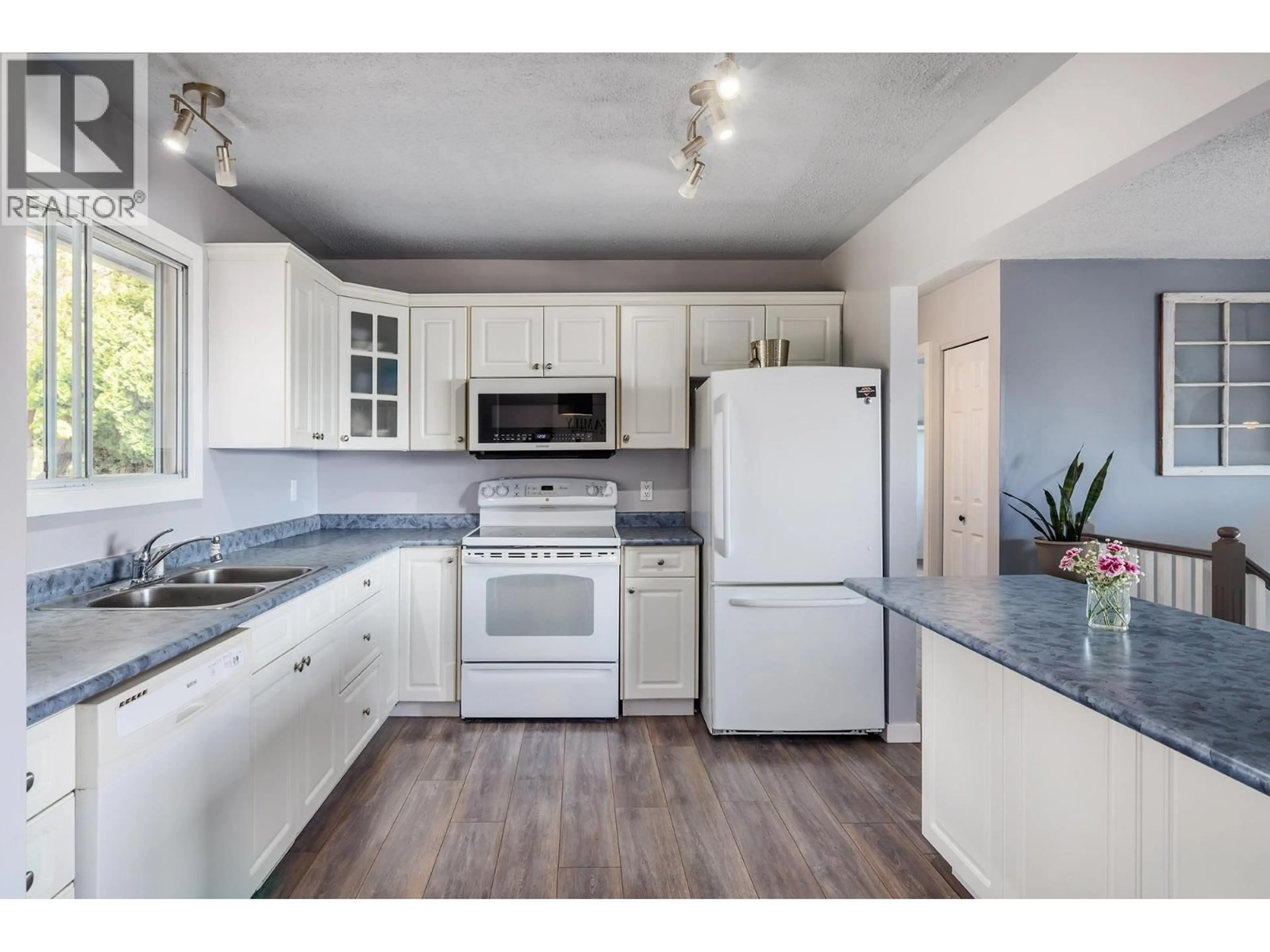 Open concept kitchen, unknown for 6132 WILSON ROAD, Peachland British Columbia V0H1X7