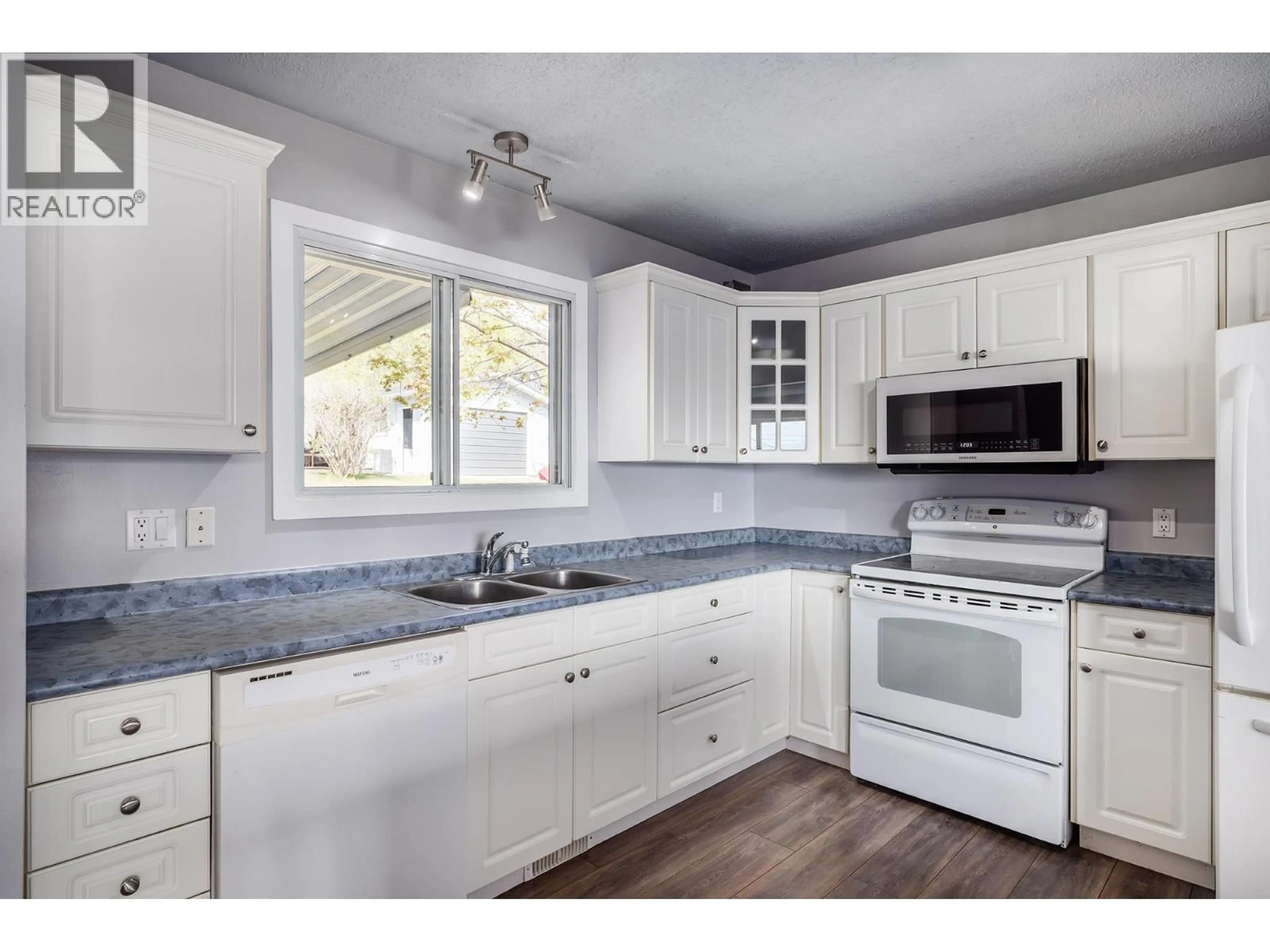 Standard kitchen, unknown for 6132 WILSON ROAD, Peachland British Columbia V0H1X7