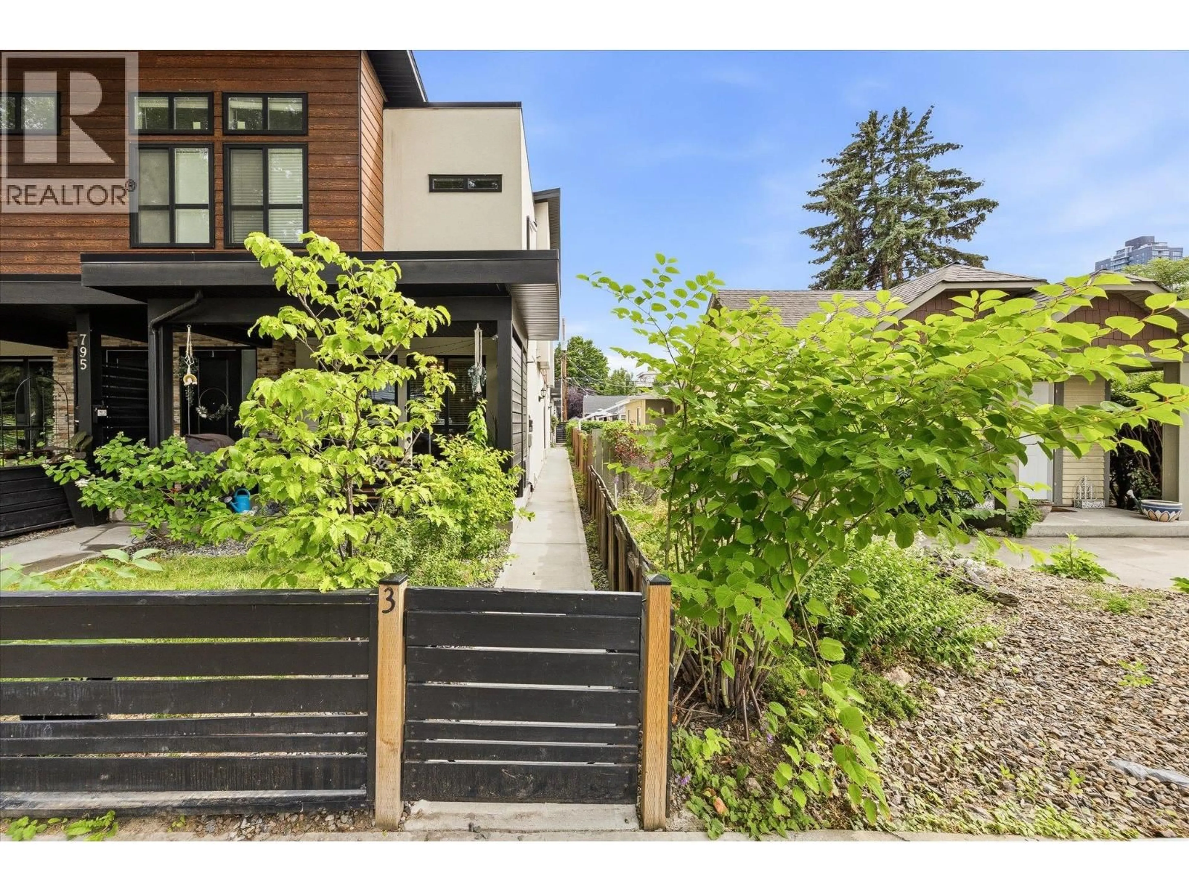 Unknown for 3 - 795 STOCKWELL AVENUE, Kelowna British Columbia V1Y6W1
