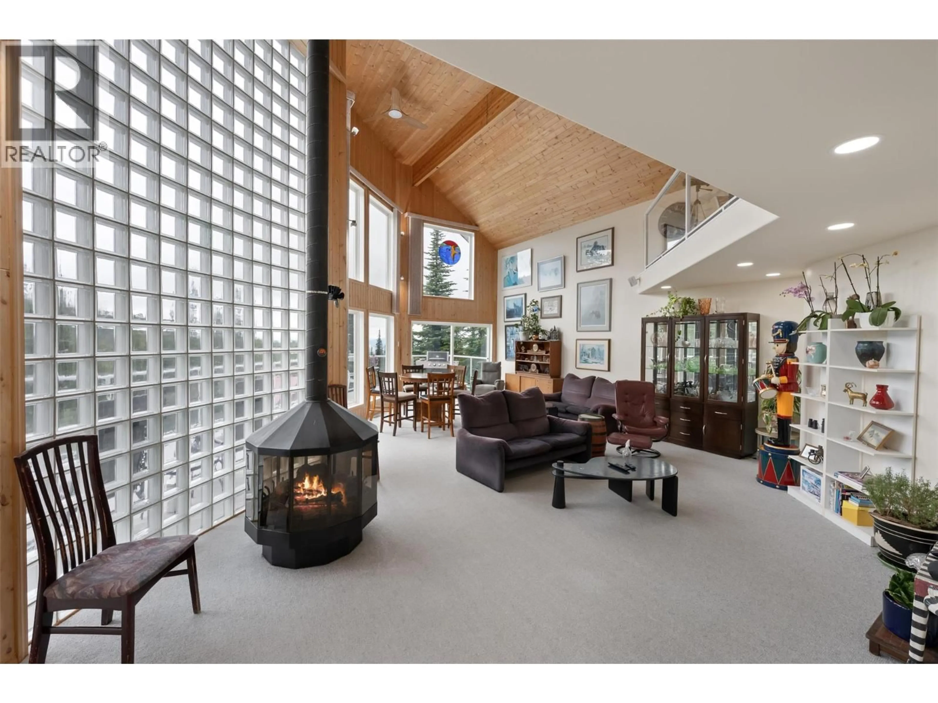 Indoor foyer for 200 COUGAR ROAD, Oliver British Columbia V0H1T0