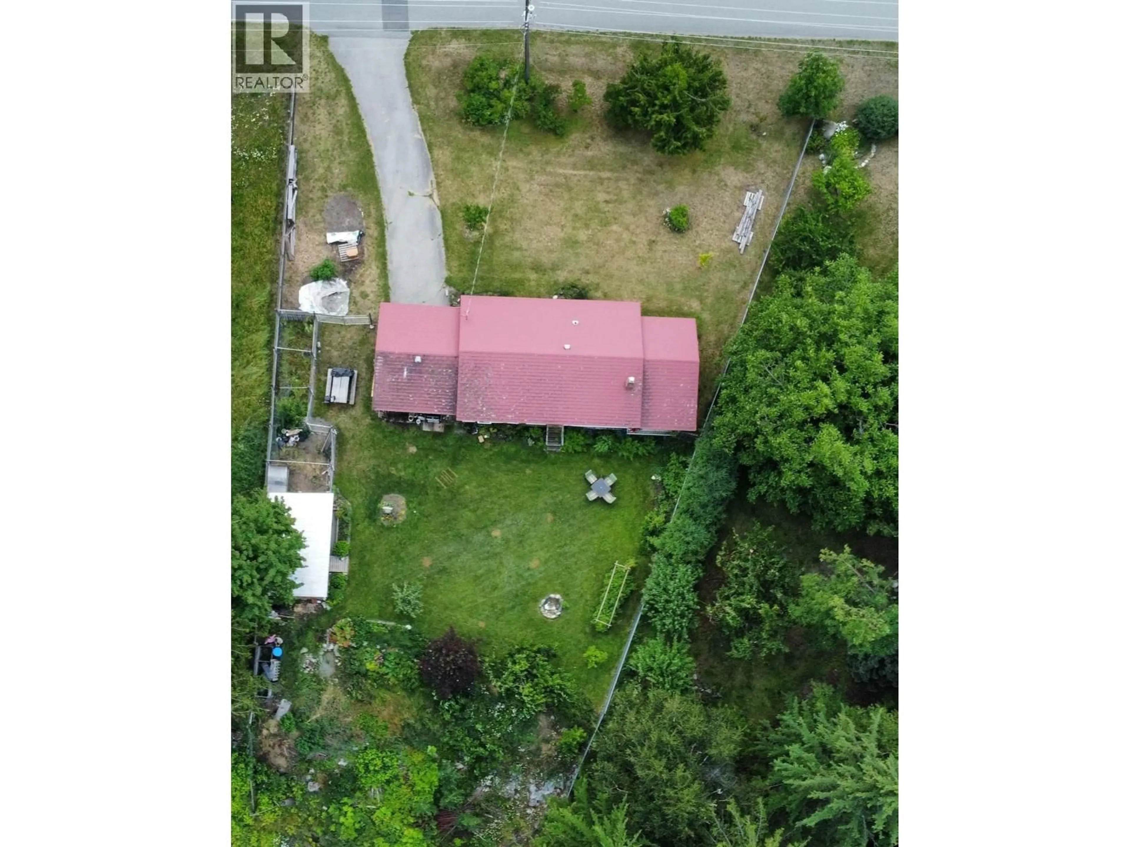 A pic from outside/outdoor area/front of a property/back of a property/a pic from drone, unknown for 550 ARENA AVENUE, Kaslo British Columbia V0G1M0