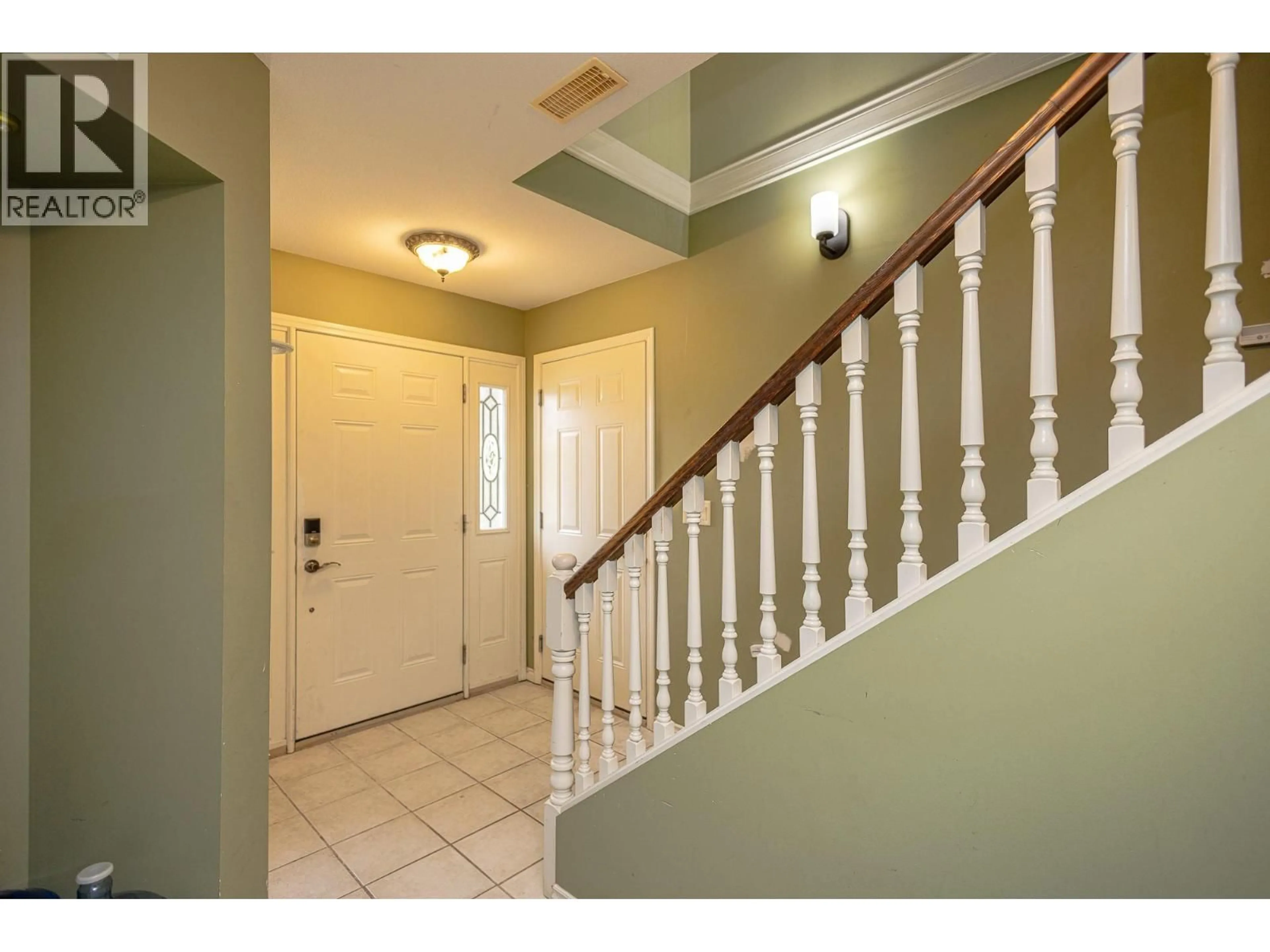Indoor entryway for 1469 KLOPPENBURG ROAD, Kelowna British Columbia V1P1N6