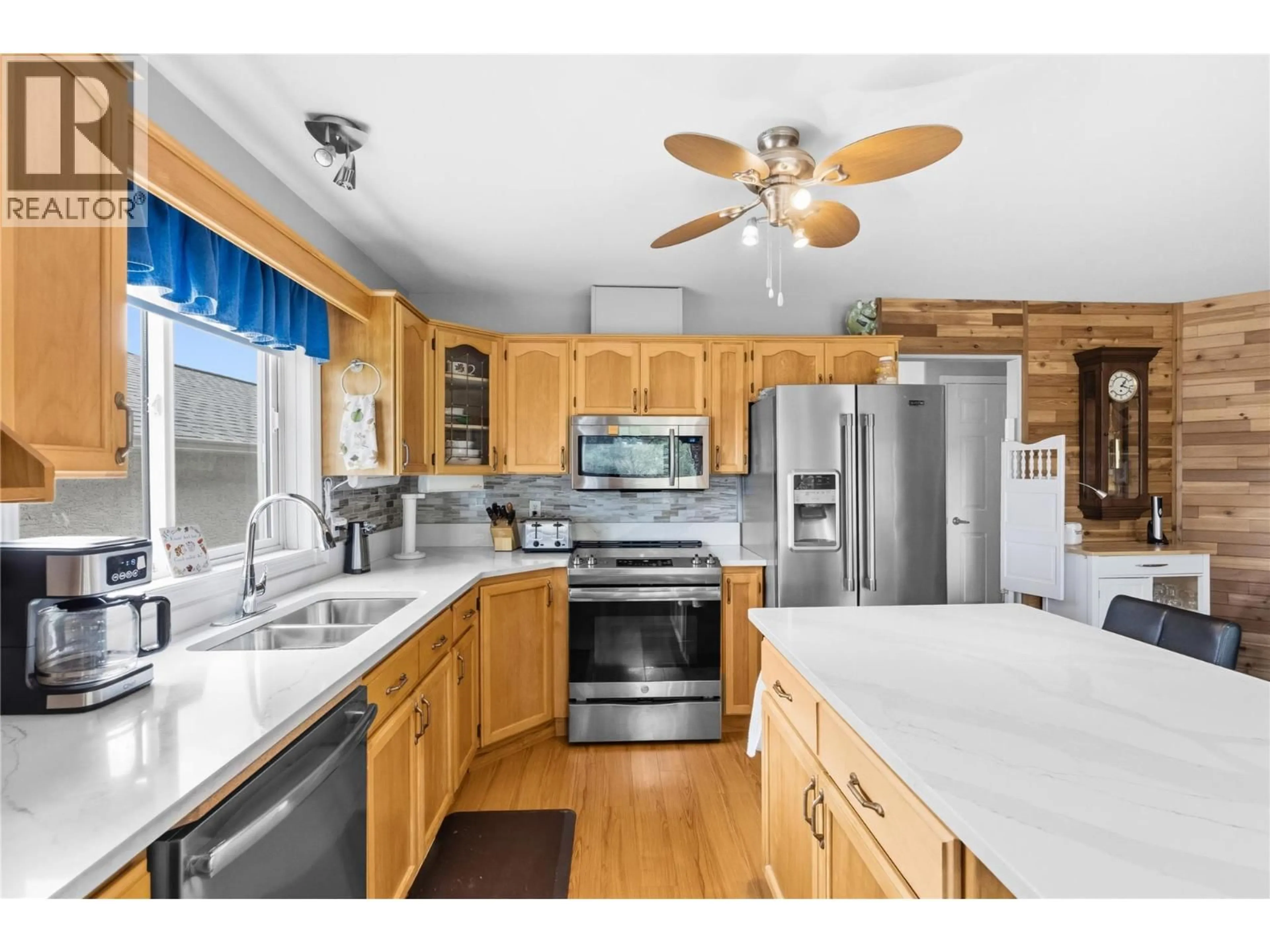 Open concept kitchen, wood/laminate floor for 121 - 1634 CARMI AVENUE, Penticton British Columbia V2A8K5