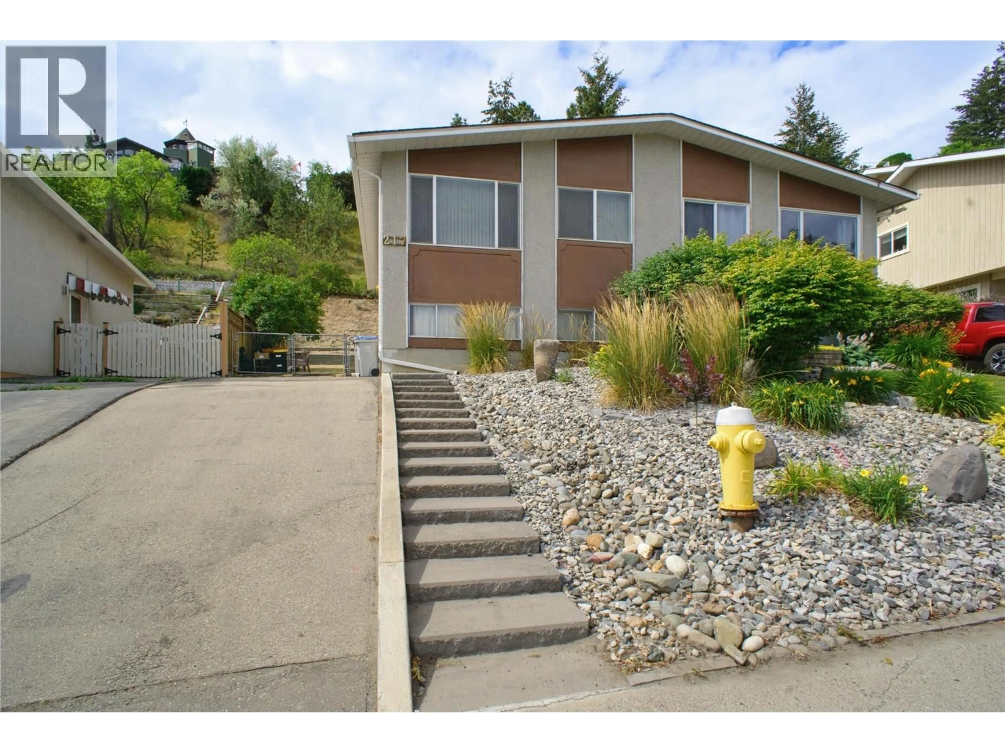 Home with vinyl exterior material, unknown for 217 MCGILL ROAD, Kamloops British Columbia V2C1M2