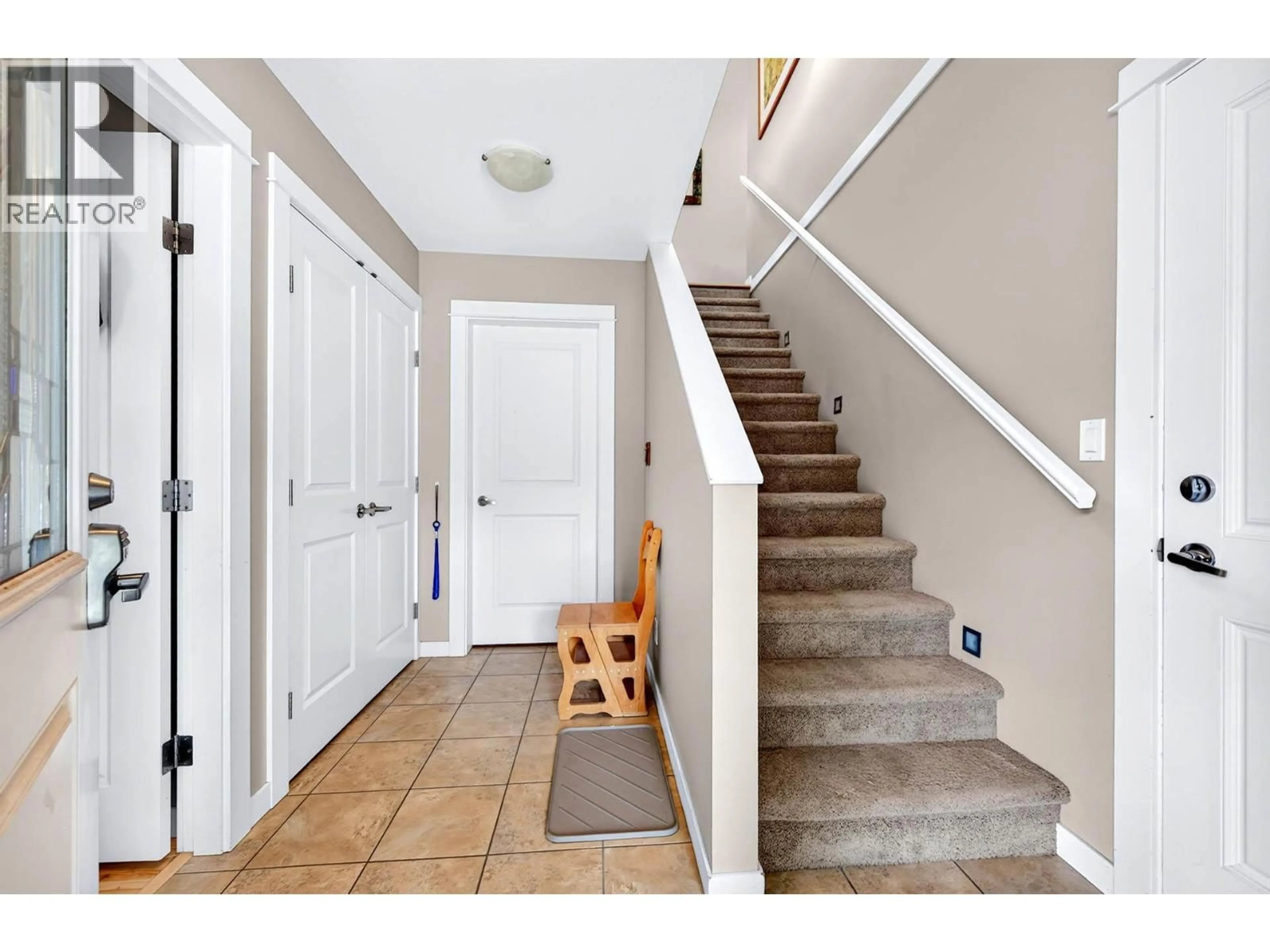 Indoor entryway for 2639 ROSEWOOD AVENUE, Kamloops British Columbia V2C0C4