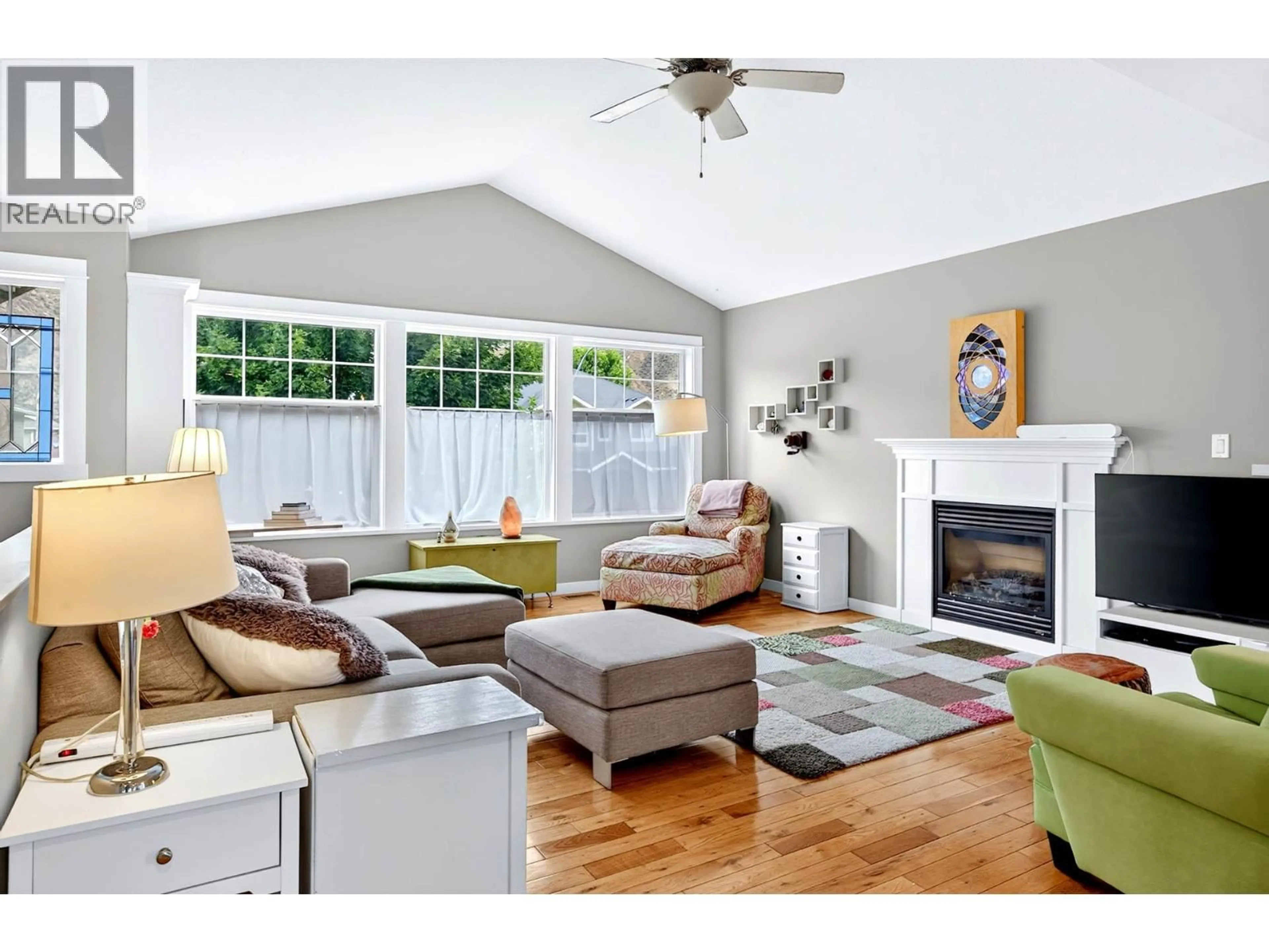 Living room with furniture, wood/laminate floor for 2639 ROSEWOOD AVENUE, Kamloops British Columbia V2C0C4