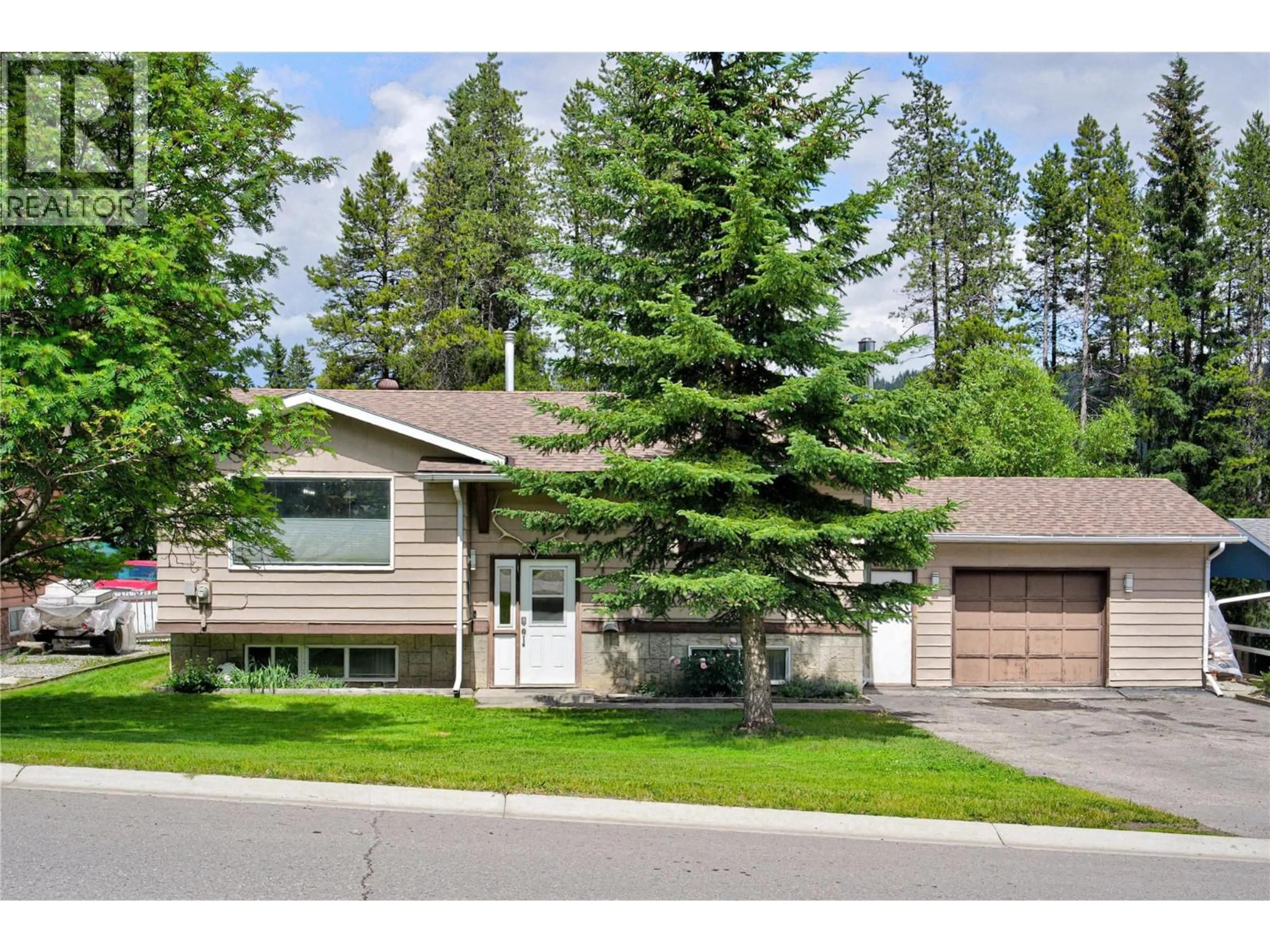 Home with vinyl exterior material, unknown for 2613 ALPINE DRIVE, Elkford British Columbia V0B1H0