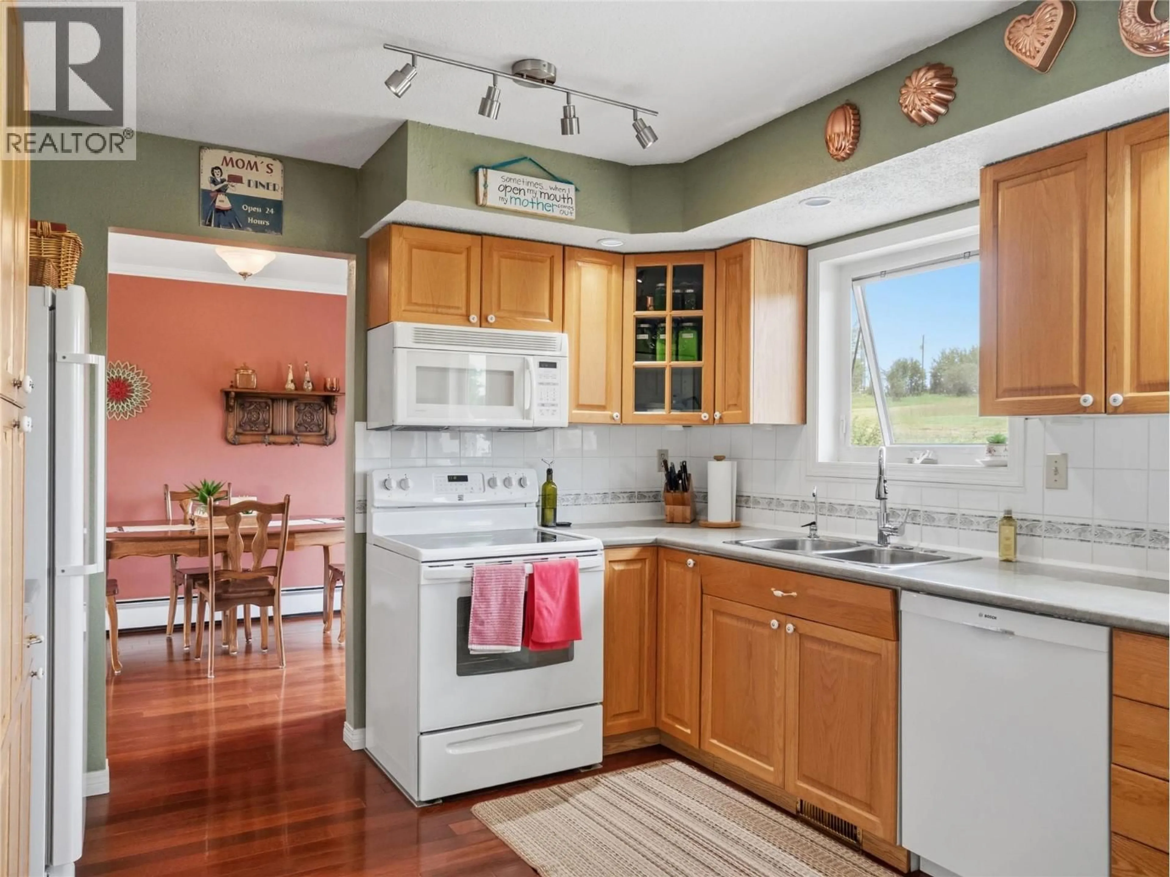 Standard kitchen, unknown for 1110 210 ROAD, Dawson Creek British Columbia V1G4E8