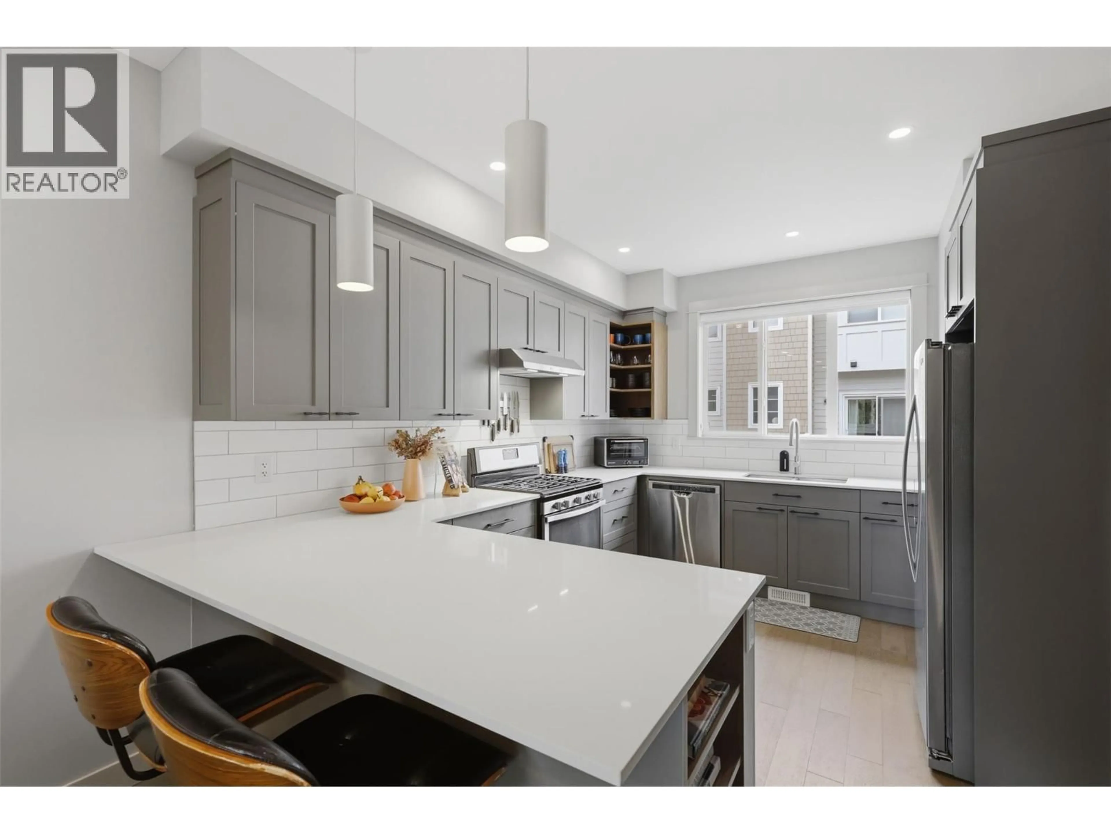 Open concept kitchen, ceramic/tile floor for 118 - 1393 9TH AVENUE, Kamloops British Columbia V2C3X6