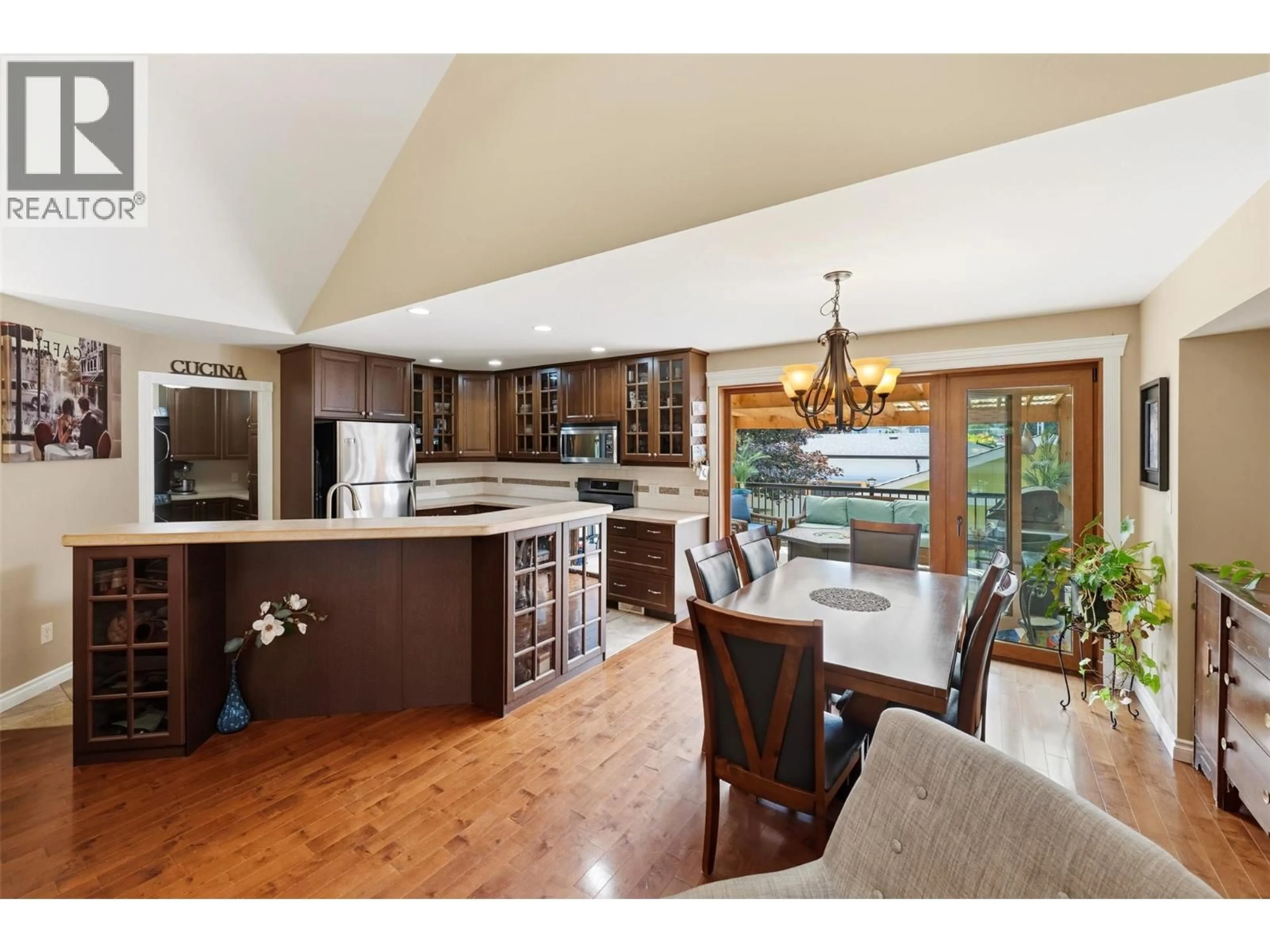 Open concept kitchen, wood/laminate floor for 564 ALEXANDER AVENUE, Penticton British Columbia V2A1E5
