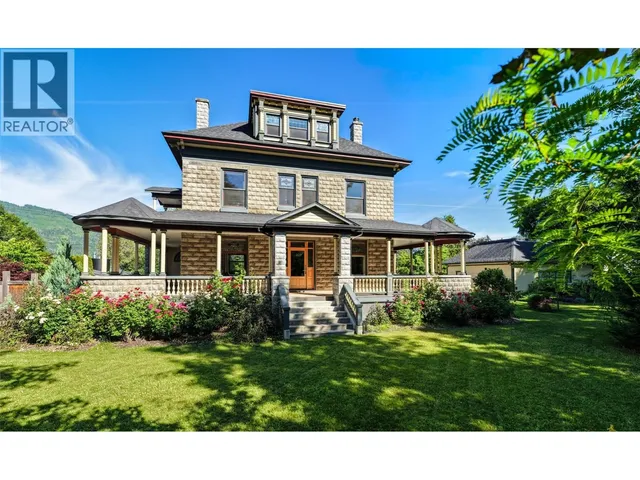 805 & 815 MACKENZIE AVENUE, Revelstoke 2