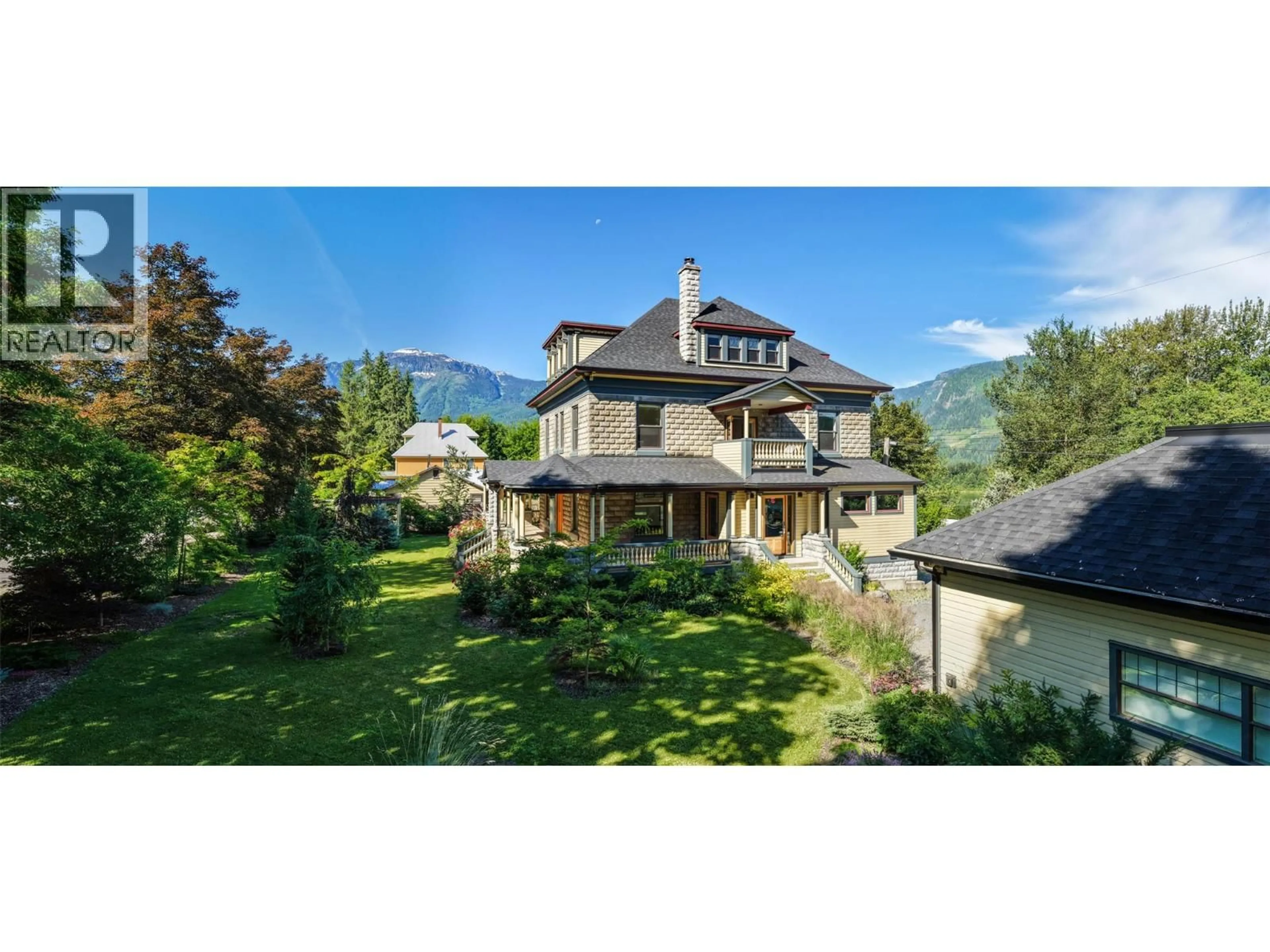 A pic from outside/outdoor area/front of a property/back of a property/a pic from drone, mountain view for 805 & 815 MACKENZIE AVENUE, Revelstoke British Columbia V0E2S0