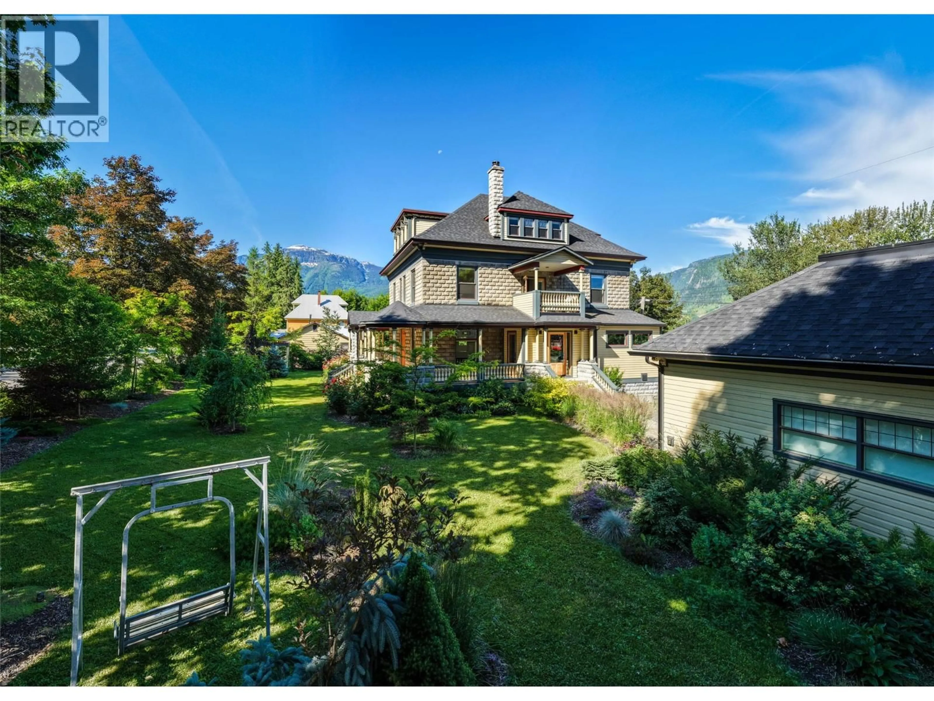A pic from outside/outdoor area/front of a property/back of a property/a pic from drone, unknown for 805 & 815 MACKENZIE AVENUE, Revelstoke British Columbia V0E2S0