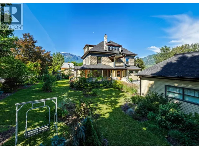 805 & 815 MACKENZIE AVENUE, Revelstoke 4