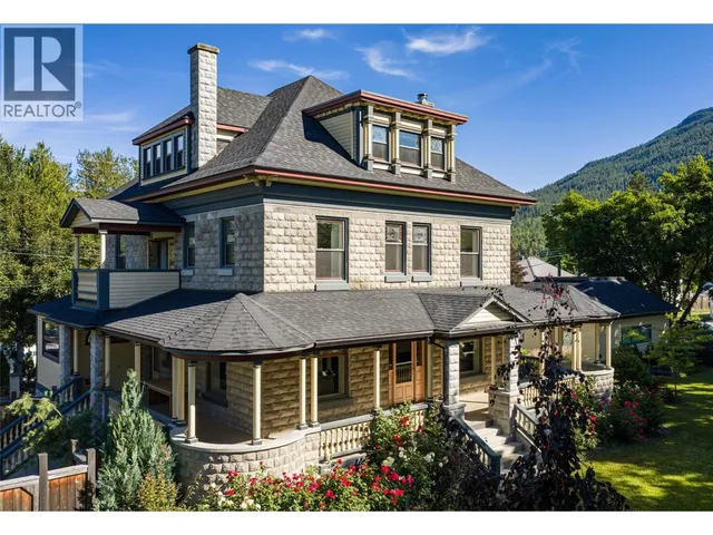 805 & 815 MACKENZIE AVENUE, Revelstoke 5