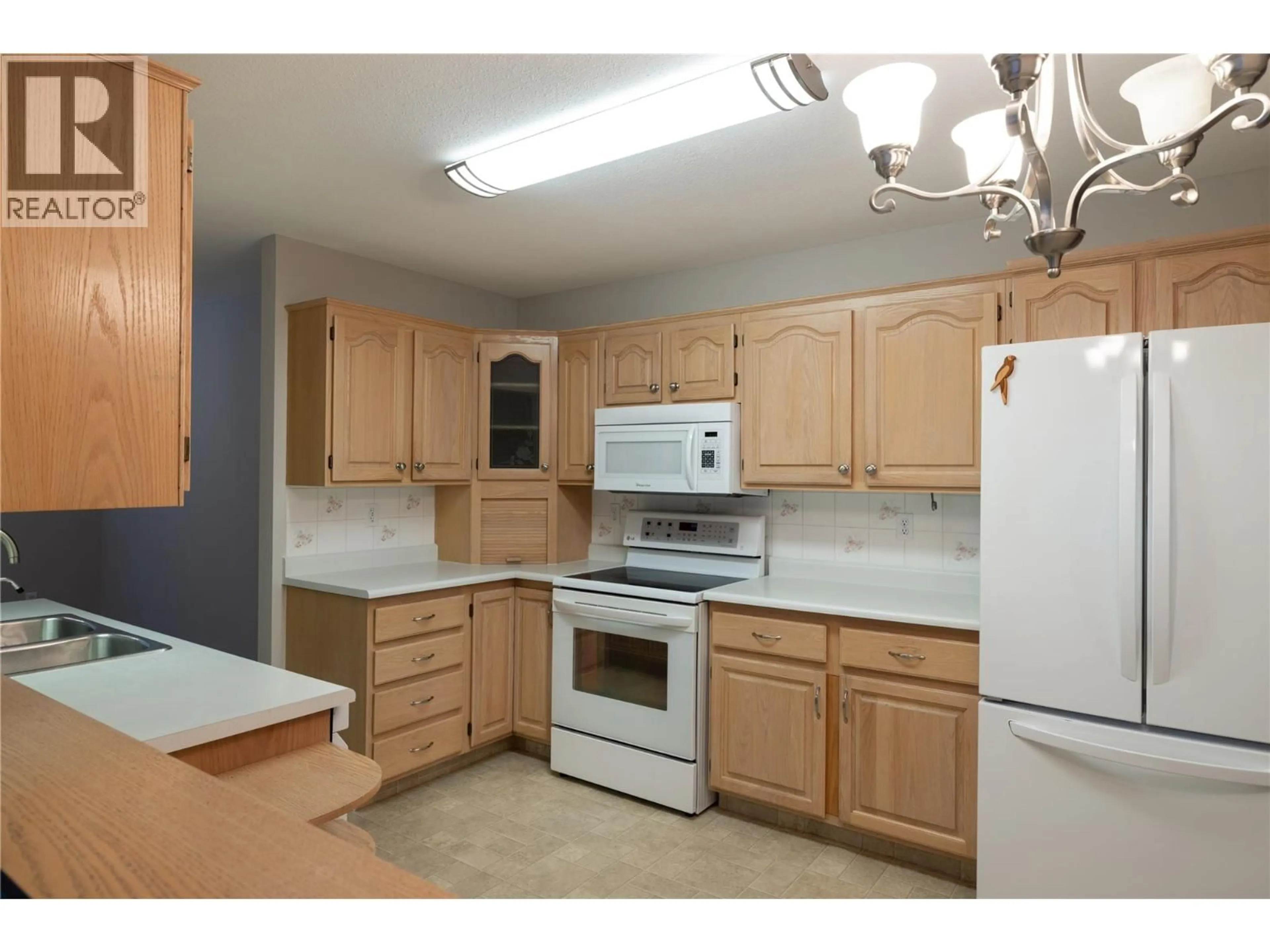 Standard kitchen, unknown for 210 - 1329 KLO ROAD, Kelowna British Columbia V1W3N9