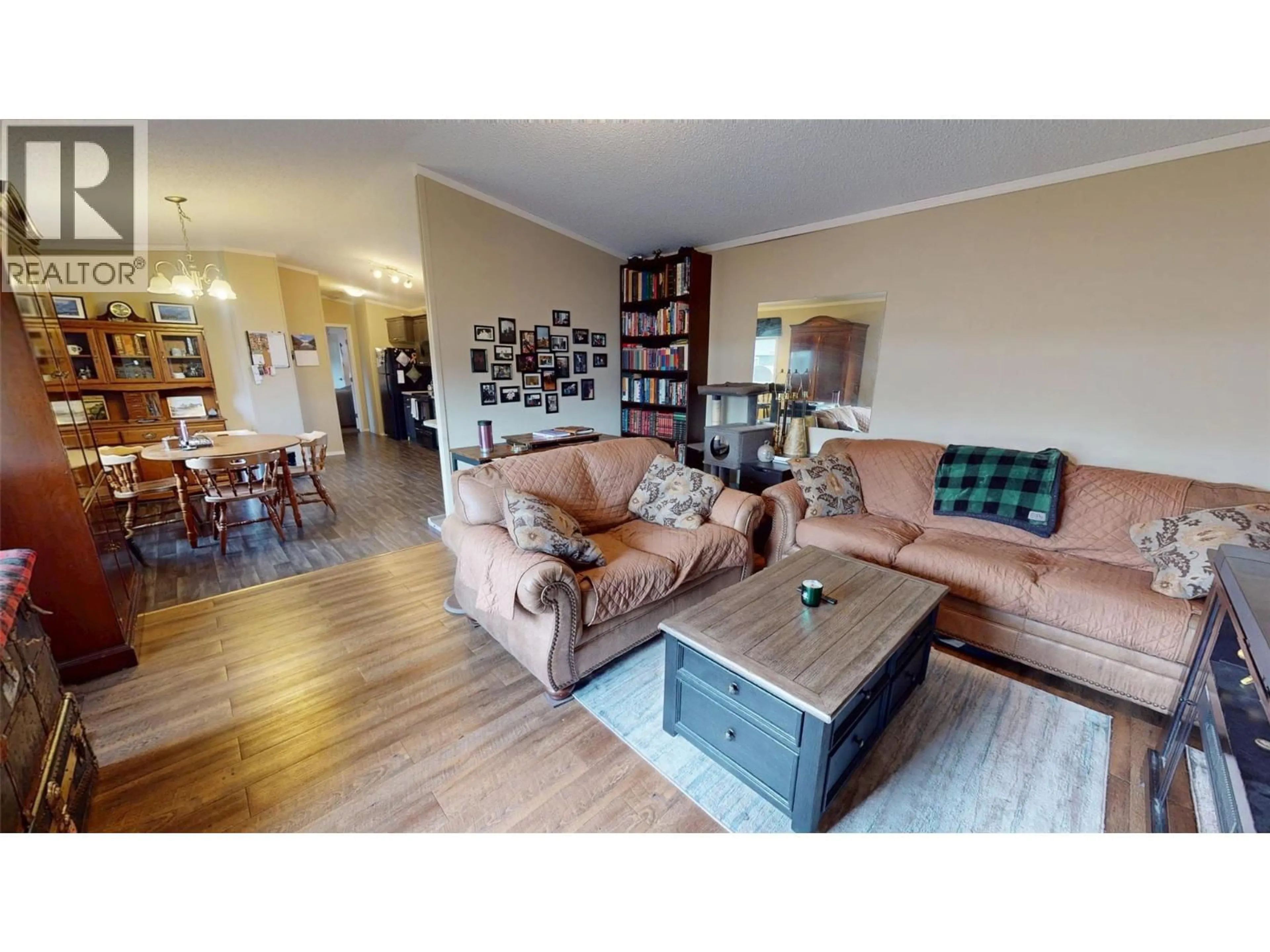 Living room with furniture, wood/laminate floor for 55 - 100 INDUSTRIAL #1 ROAD, Sparwood British Columbia V0B2G1