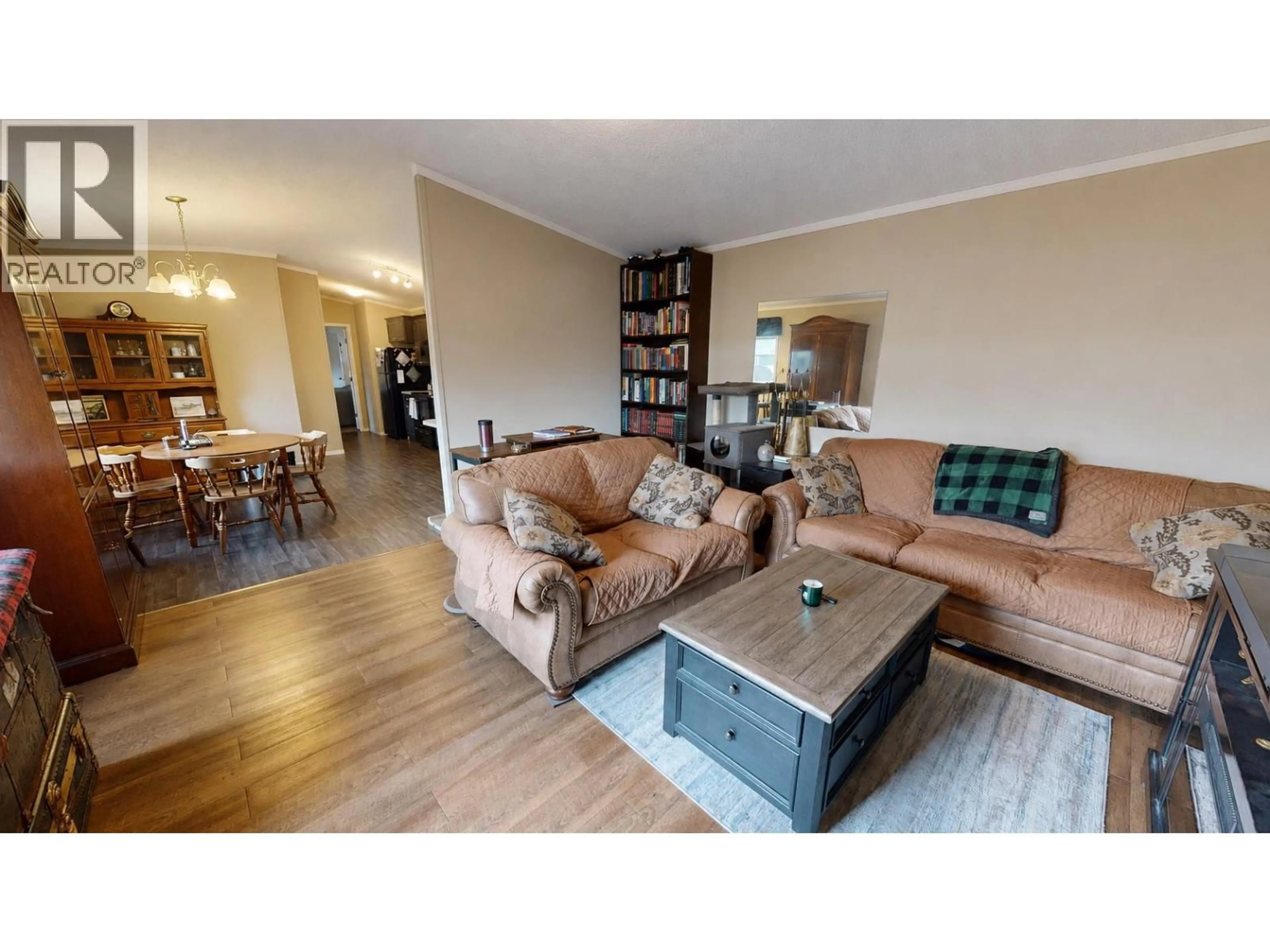 Living room with furniture, wood/laminate floor for 55 - 100 INDUSTRIAL #1 ROAD, Sparwood British Columbia V0B2G1