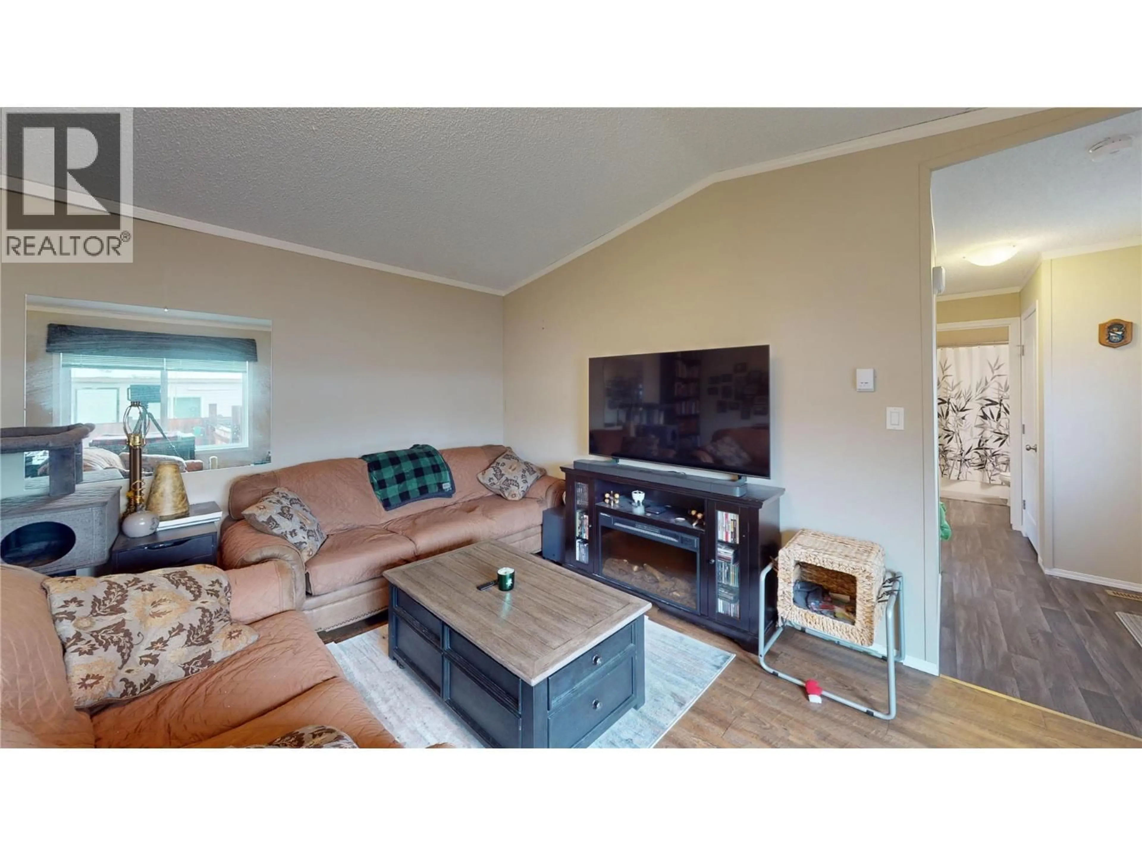 Living room with furniture, wood/laminate floor for 55 - 100 INDUSTRIAL #1 ROAD, Sparwood British Columbia V0B2G1