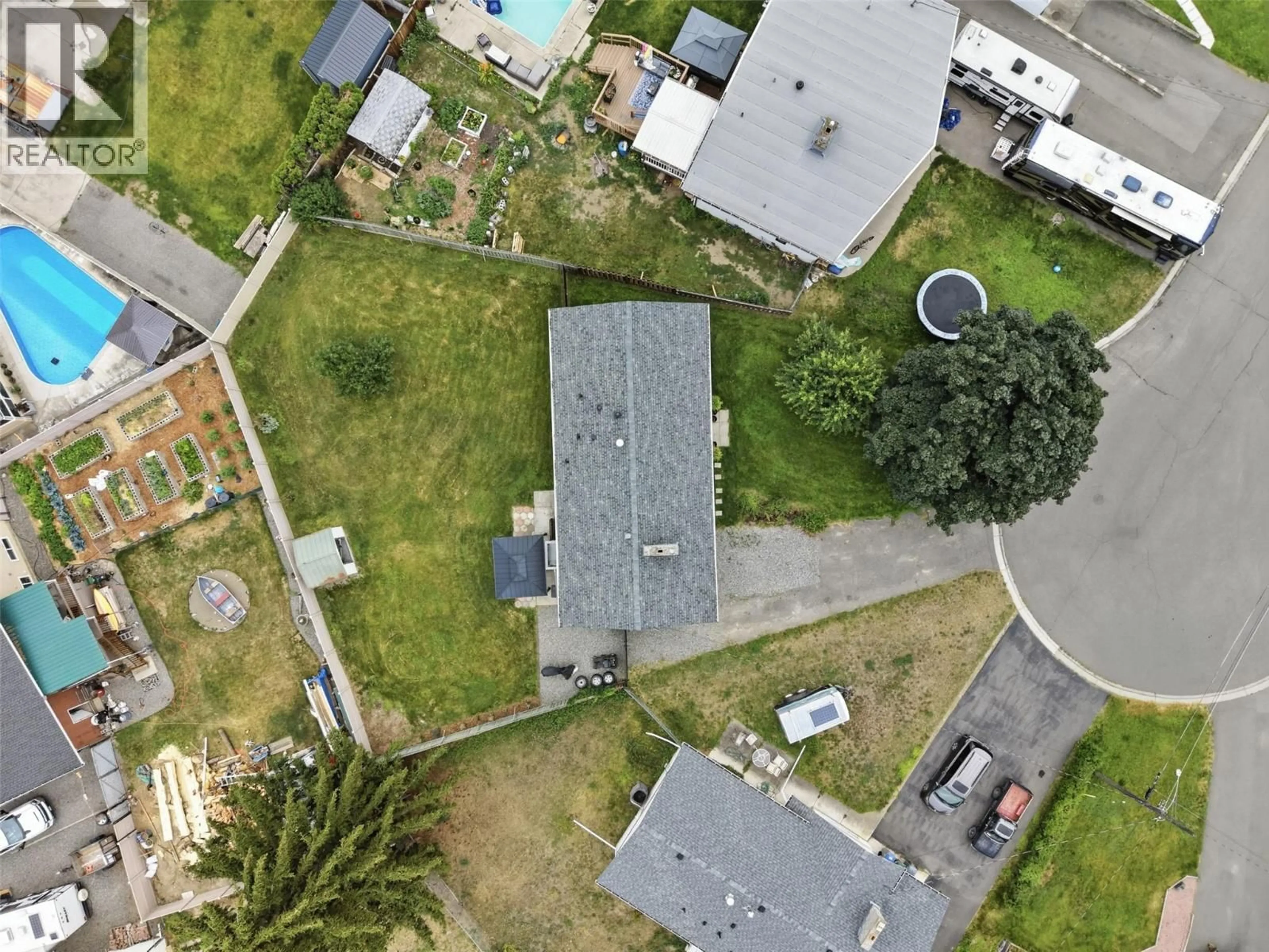 A pic from outside/outdoor area/front of a property/back of a property/a pic from drone, street for 870 SUMAC PLACE, Kamloops British Columbia V2B6R4