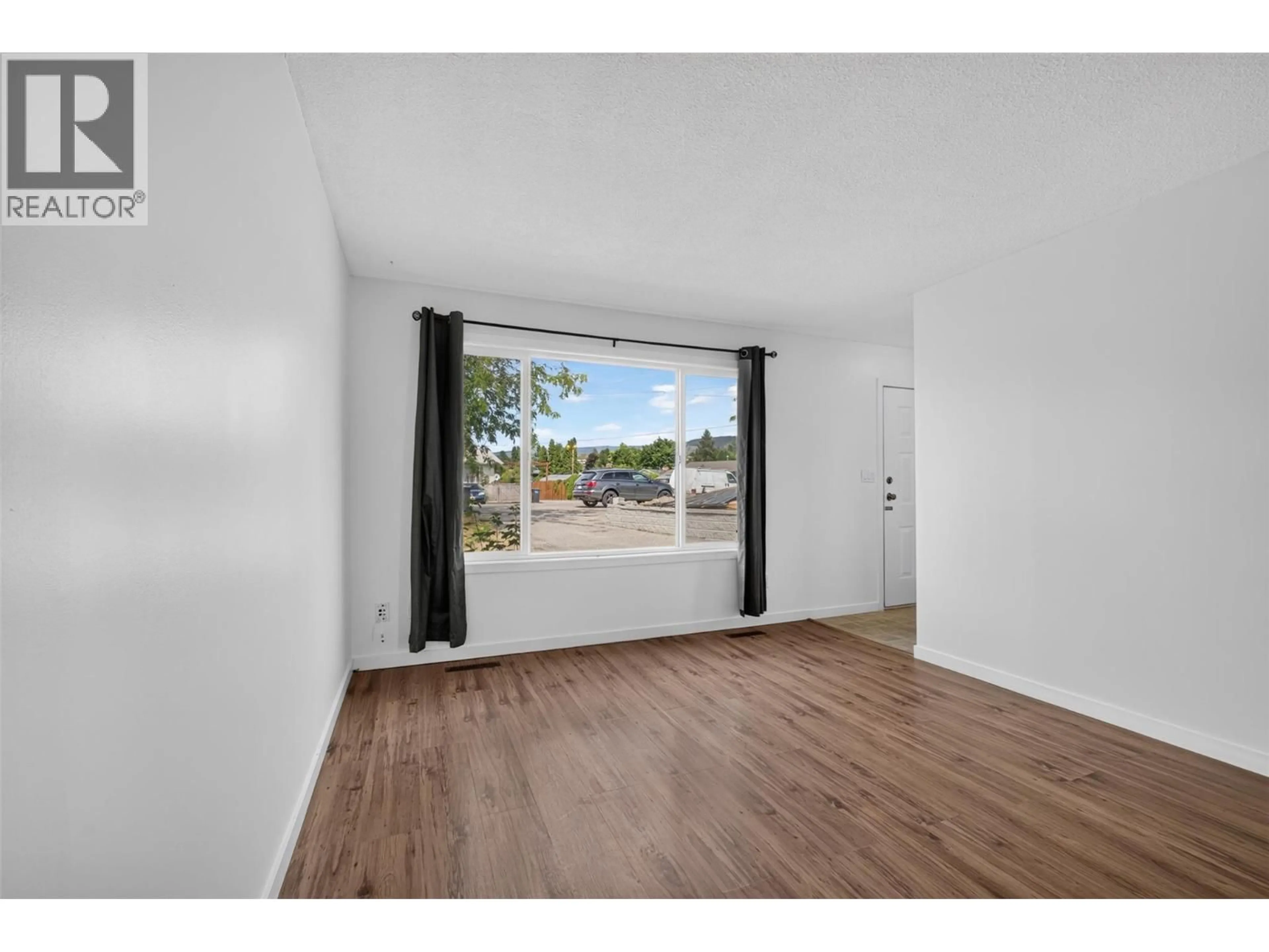 A pic of a room for 643 HOLLYDELL ROAD, Kelowna British Columbia V1X1L4