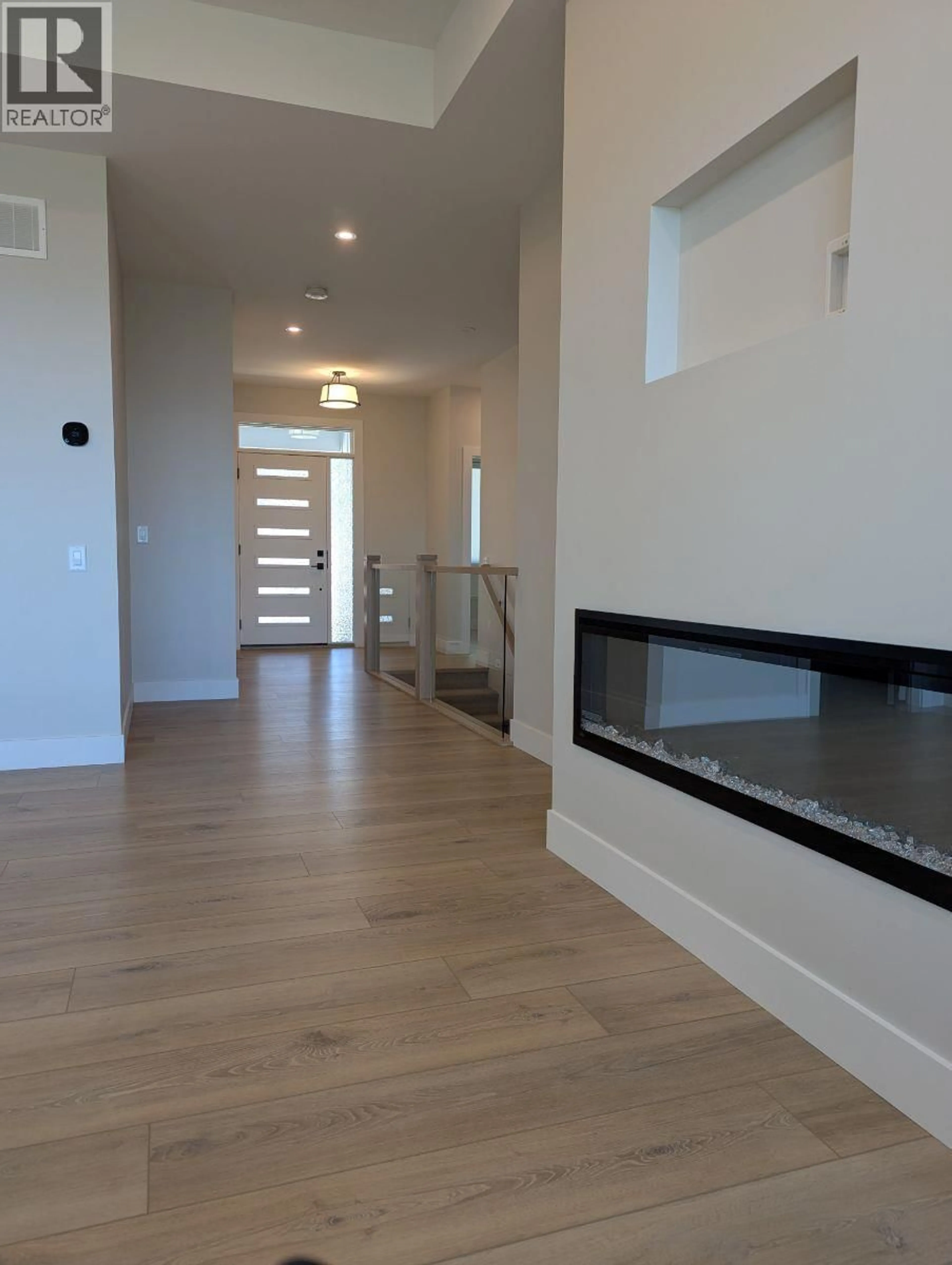 Indoor entryway for 195 WHISTLER PLACE, Vernon British Columbia V1B2Y2