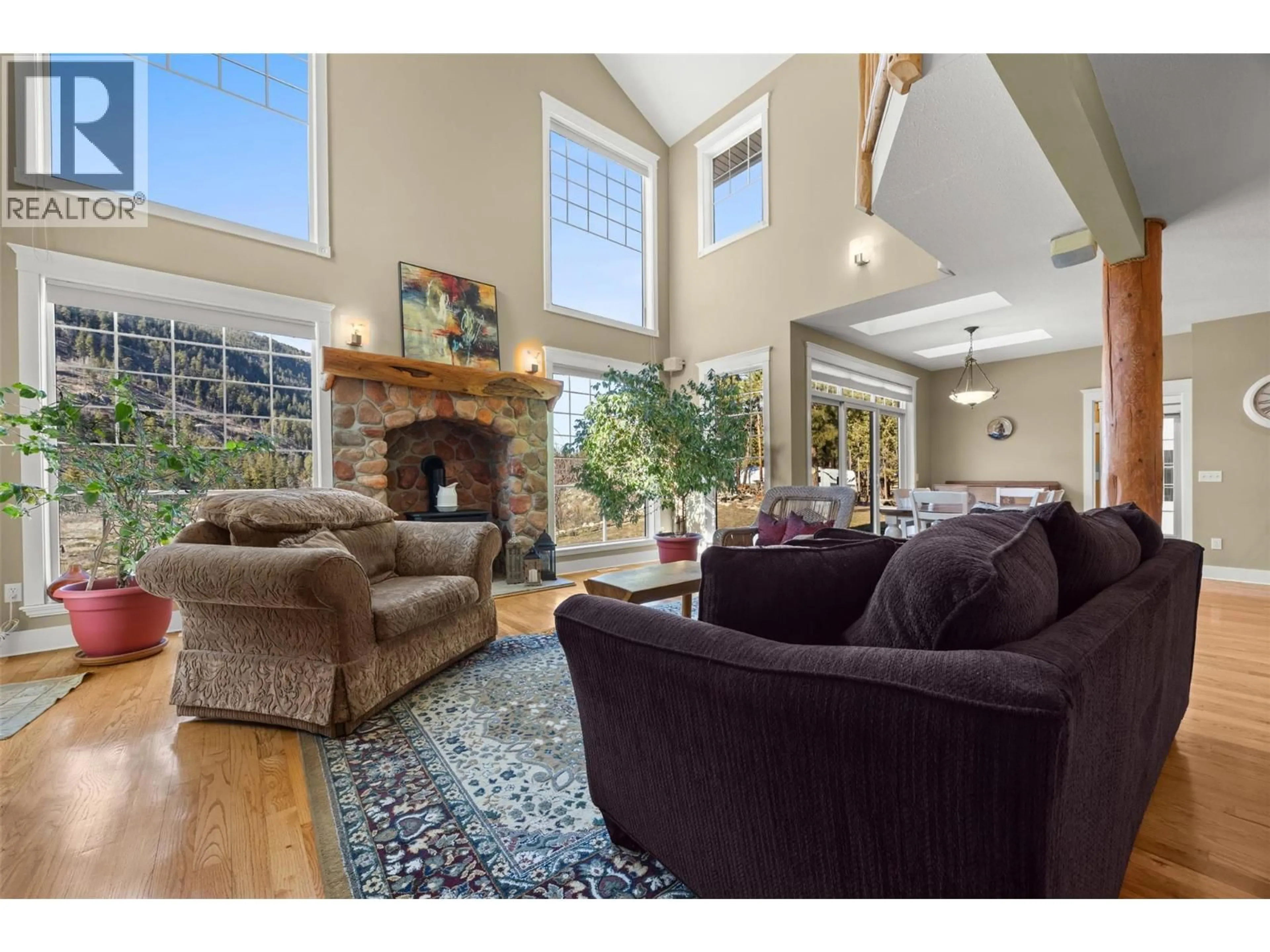 Living room with furniture, unknown for 4952 STAR PLACE, Peachland British Columbia V0H1X2