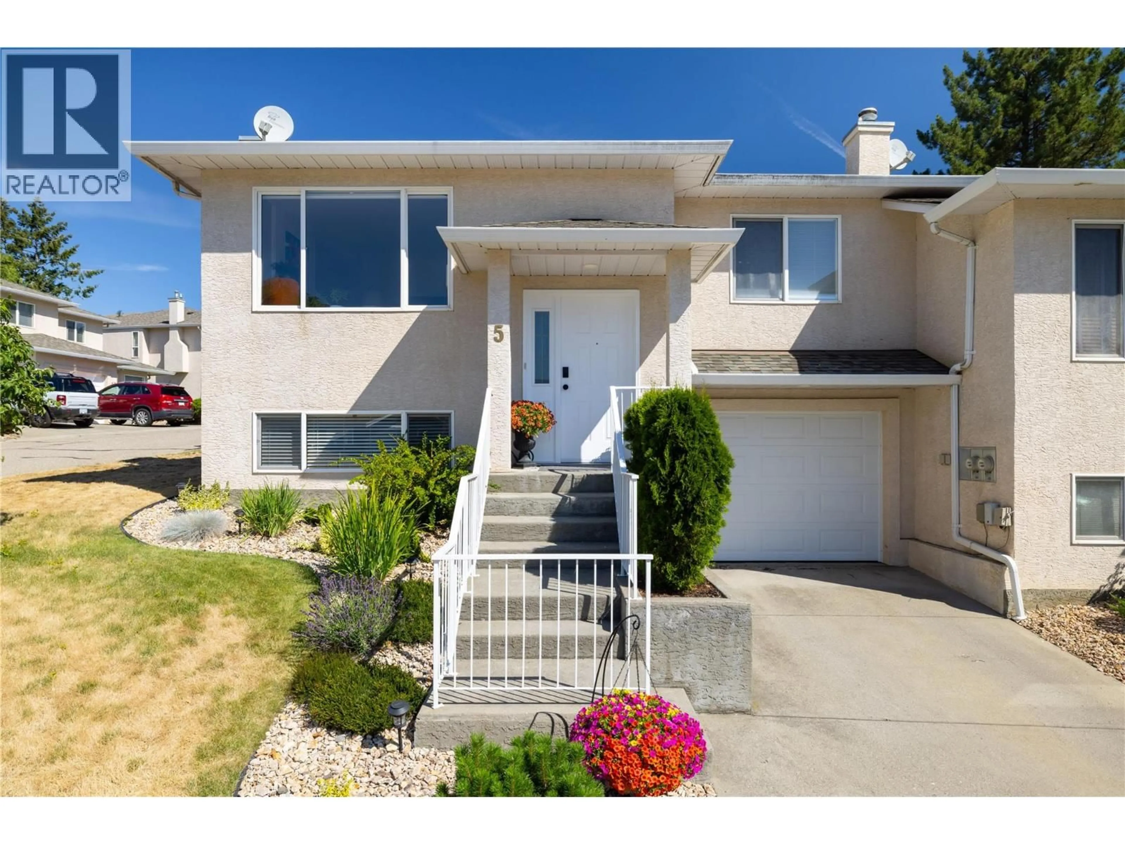 Home with vinyl exterior material, street for 5 - 5101 27 AVENUE, Vernon British Columbia V1T6L2