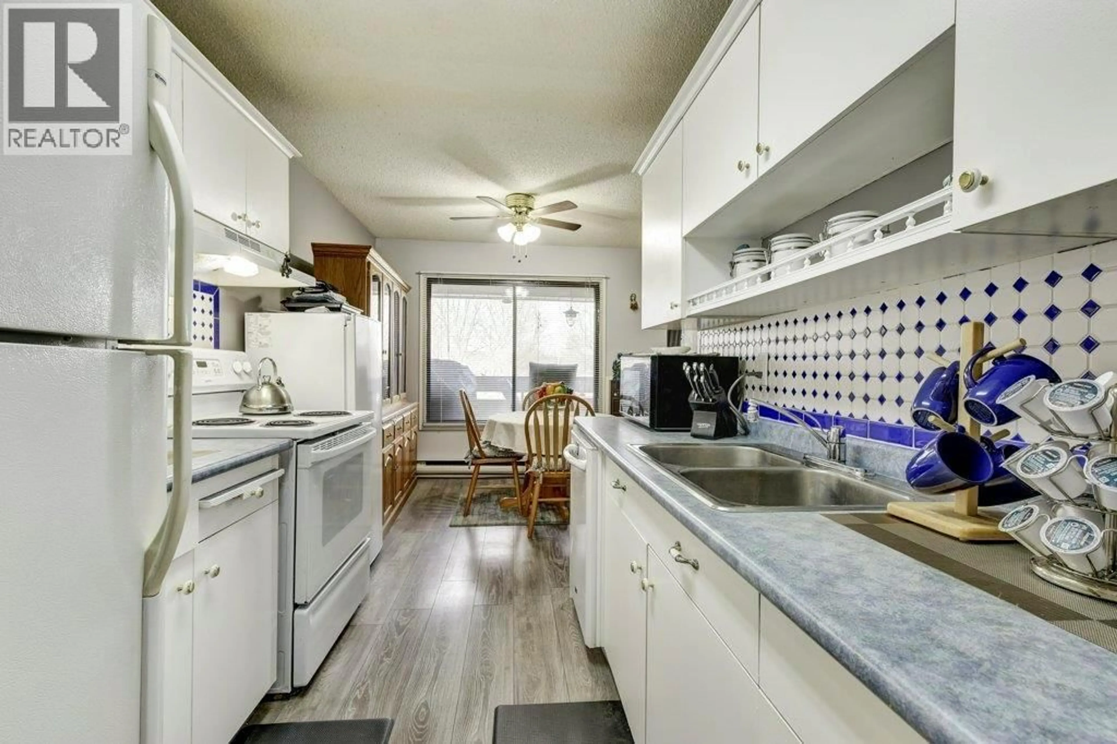 Standard kitchen, unknown for 203C - 880 BADKE ROAD, Kelowna British Columbia V1X5Z6