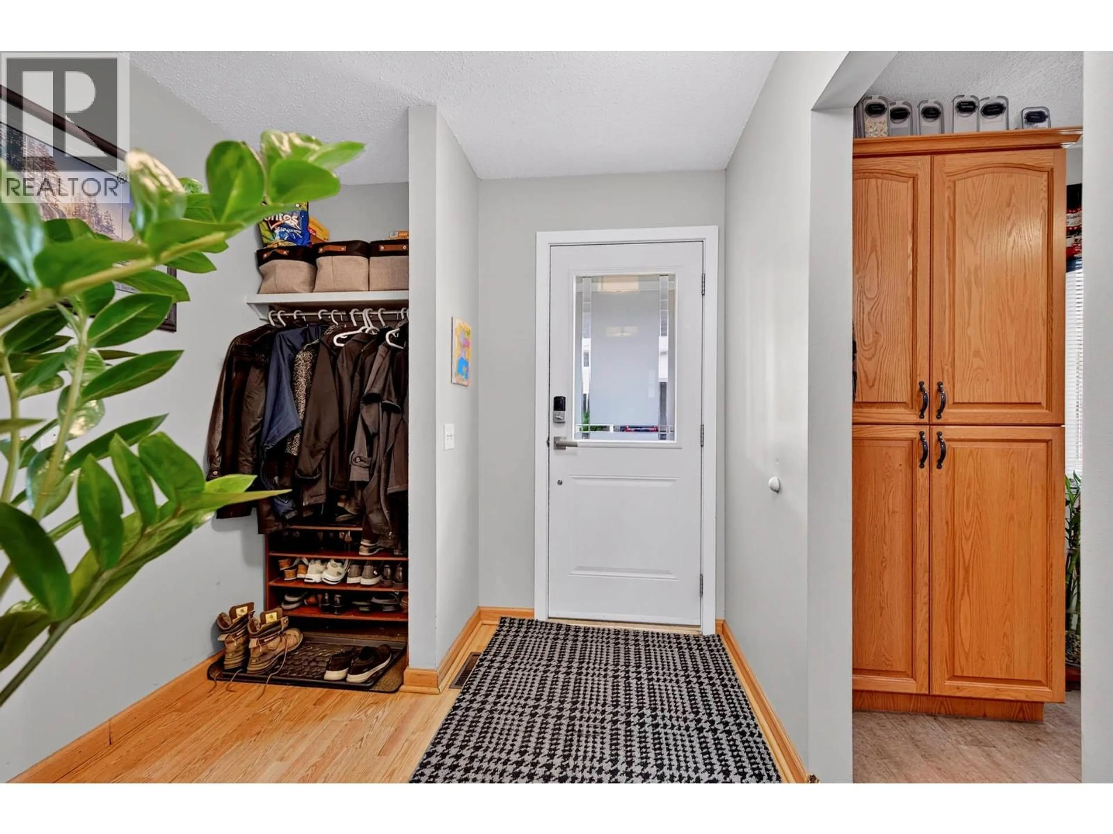 Indoor entryway for 53 - 2568 SANDPIPER DRIVE, Kamloops British Columbia V2B6X1
