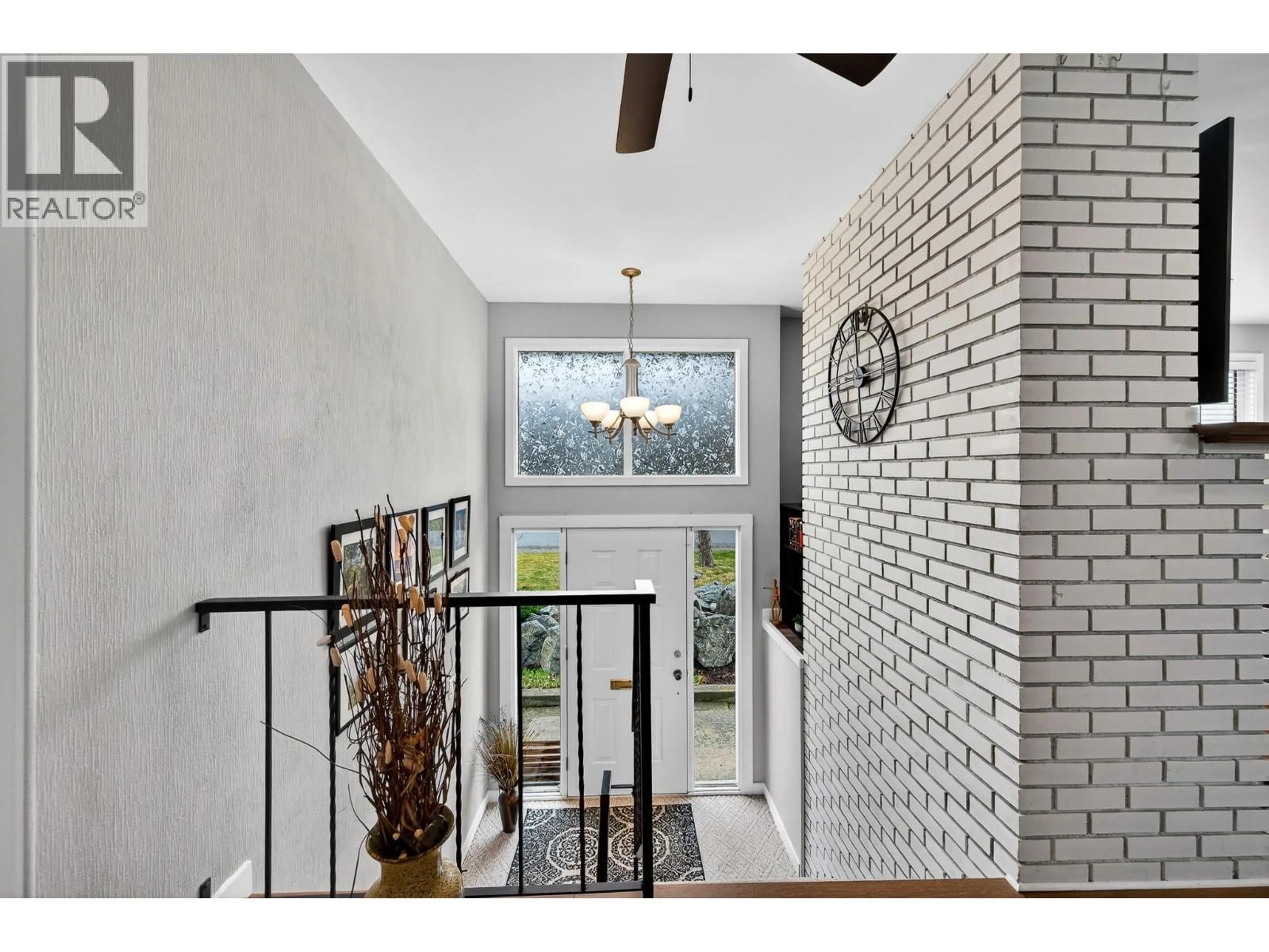 Indoor entryway for 2436 GREENFIELD AVENUE, Kamloops British Columbia V2B4P7