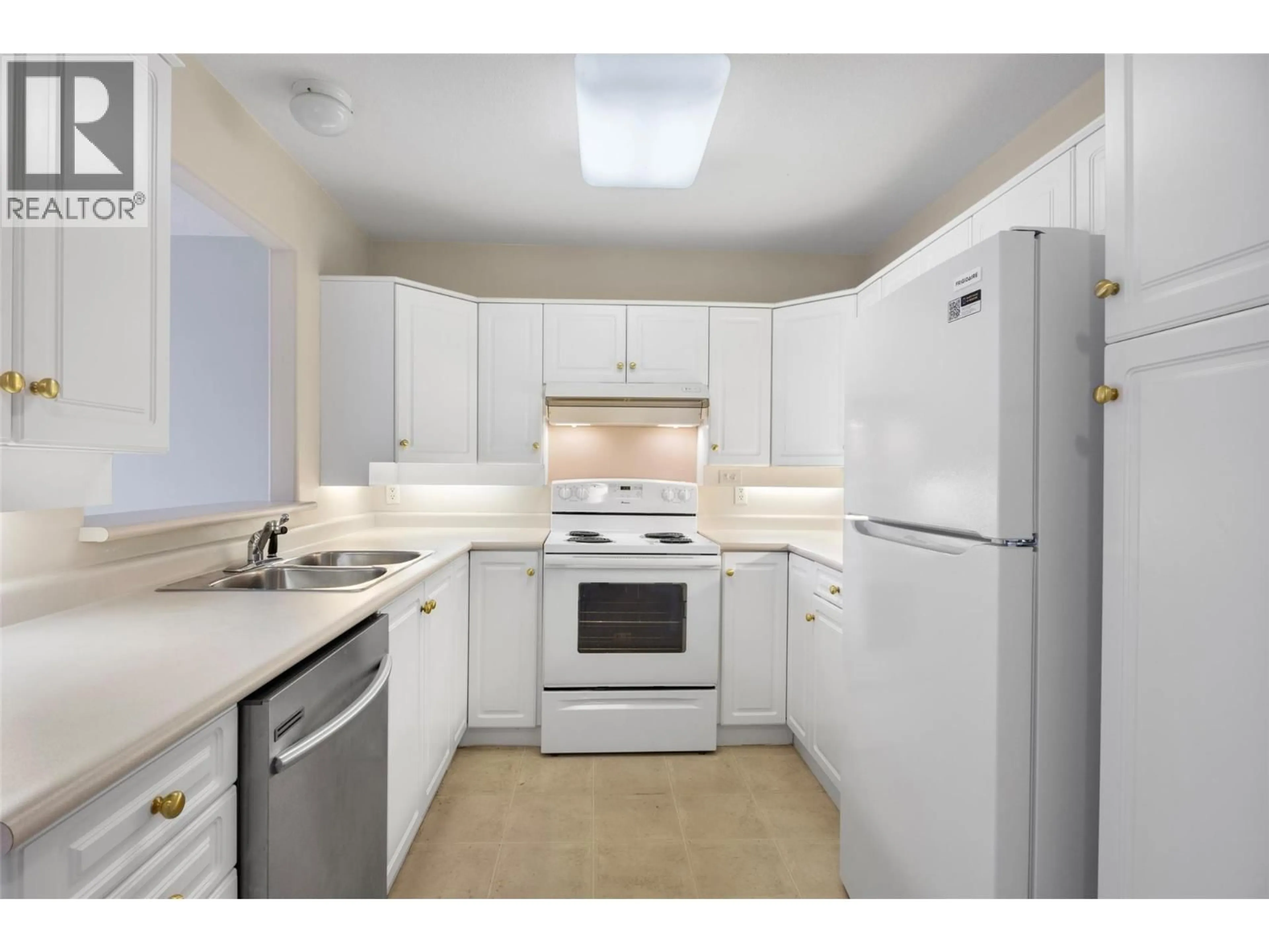 Standard kitchen, unknown for 301 - 490 LORNE STREET, Kamloops British Columbia V2C1W3