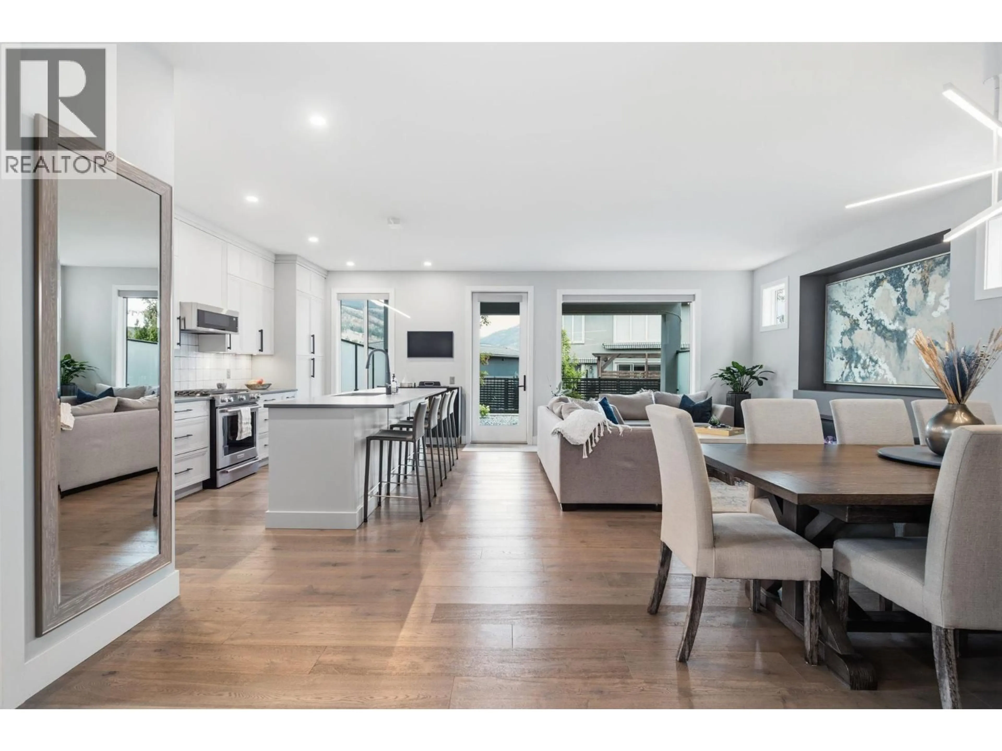 Open concept kitchen, unknown for 1877 VIEWPOINT CRESCENT, Westbank British Columbia V1Z4E1