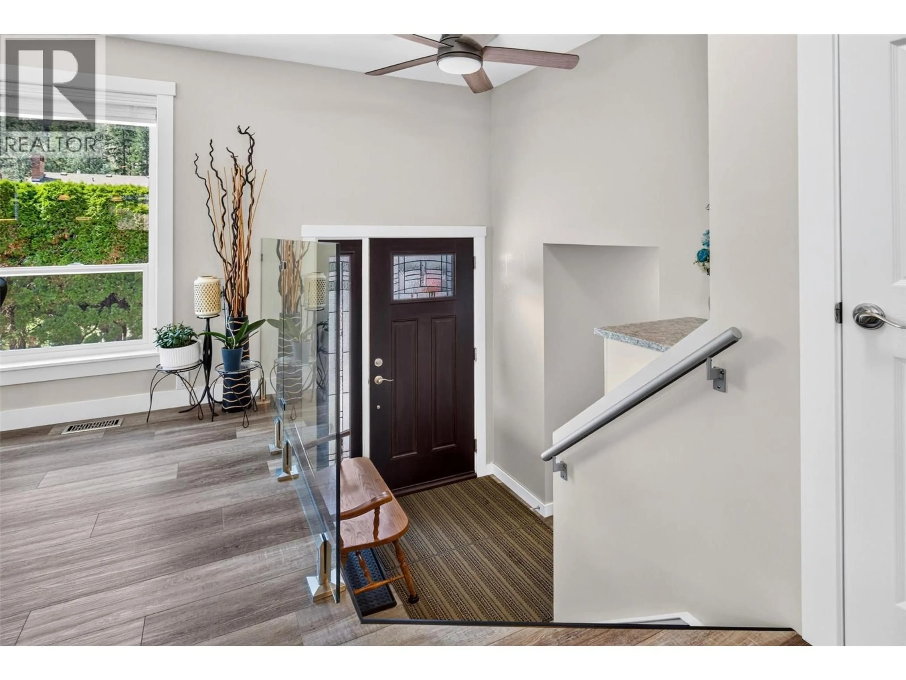 Indoor entryway for 1077 CASCADE PLACE, Kelowna British Columbia V1V1H9