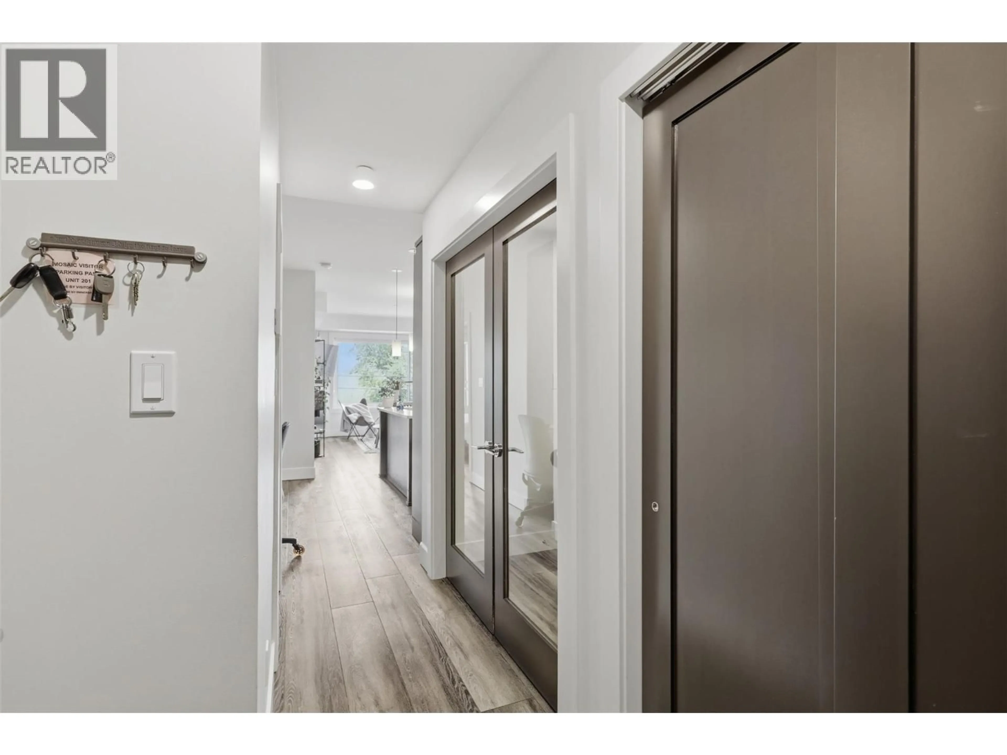 Indoor entryway for 201 - 460 5TH AVENUE, Kamloops British Columbia V2C5Y2