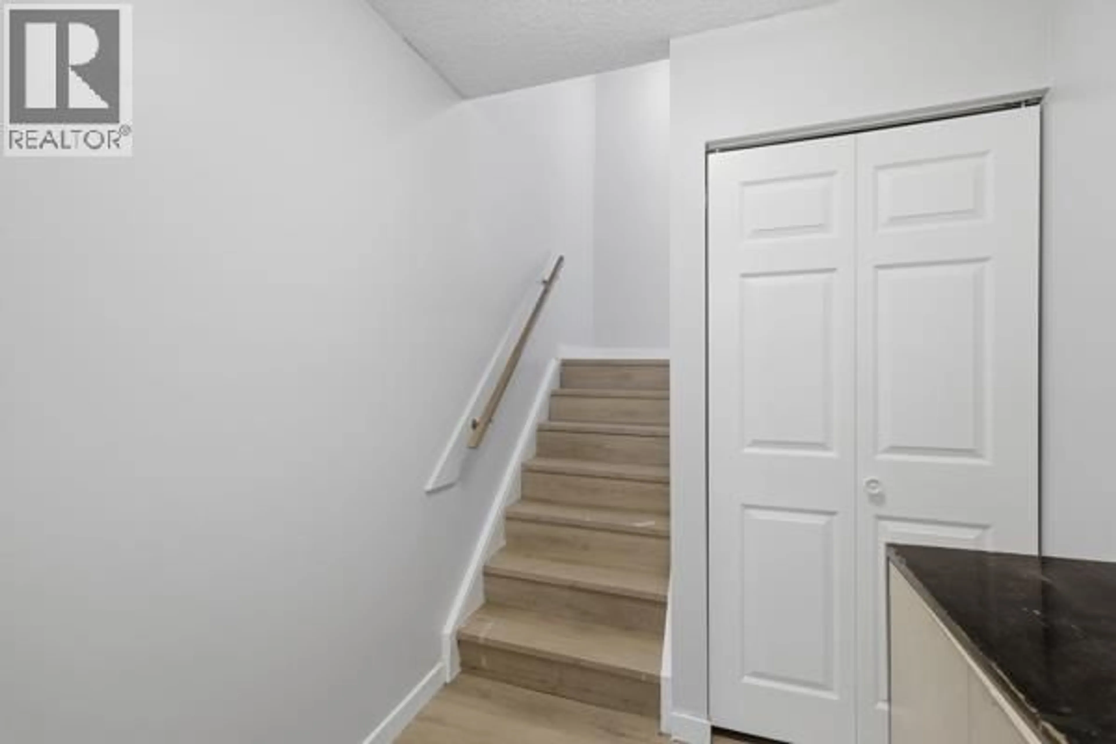 Stairs for 873 MCQUEEN DRIVE, Kamloops British Columbia V2B7X8