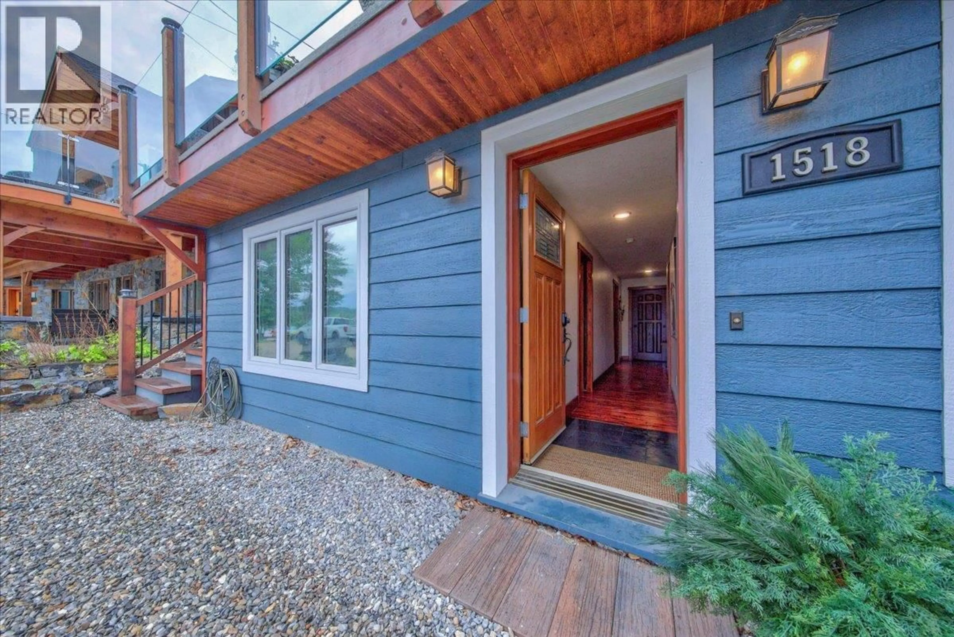 Indoor entryway for 1518 LOWER LAKEVIEW LANE, Invermere British Columbia V0A1K0
