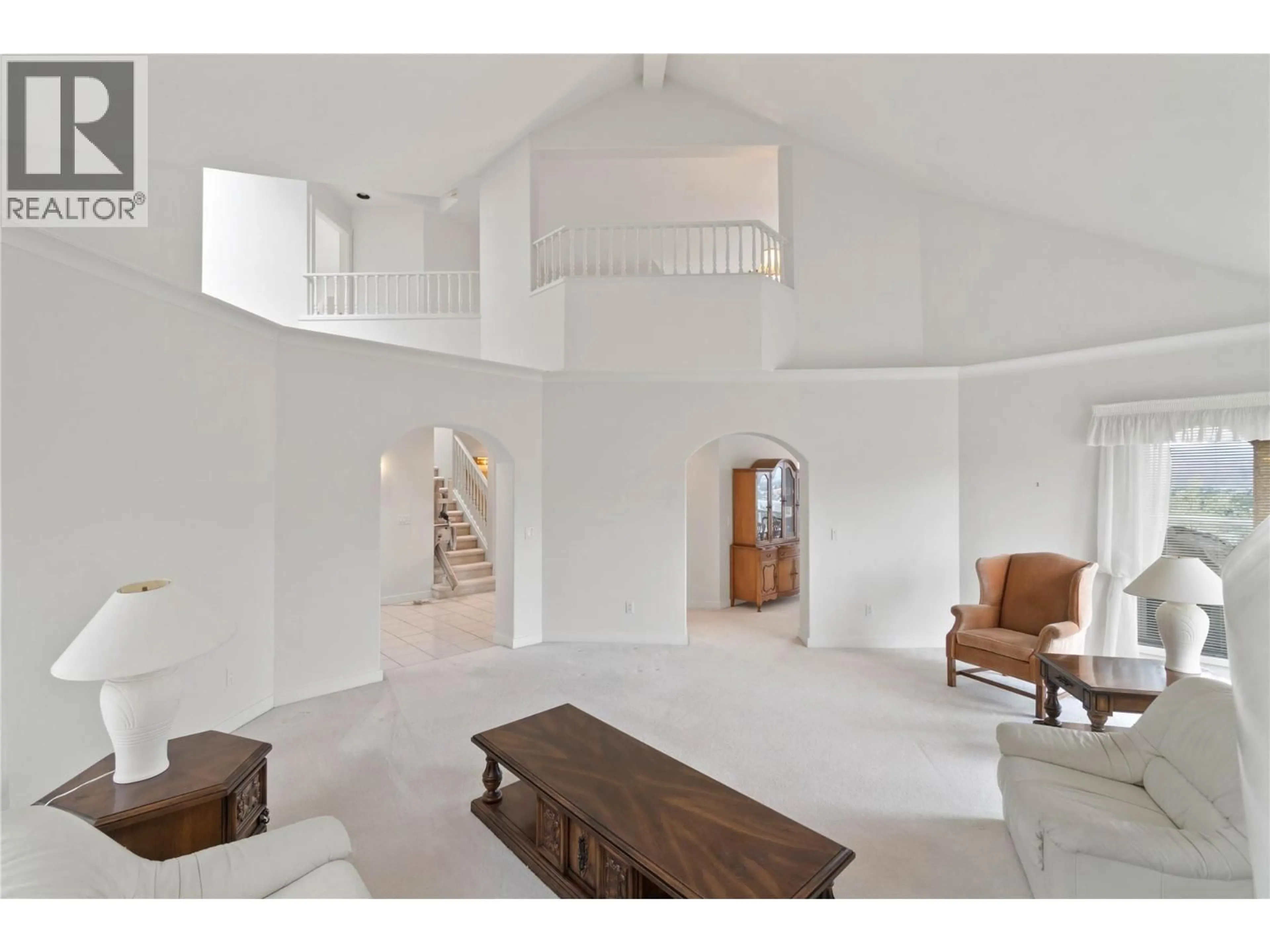 Indoor foyer for 104 - 45 HUDSON'S BAY TRAIL, Kamloops British Columbia V2C6N5