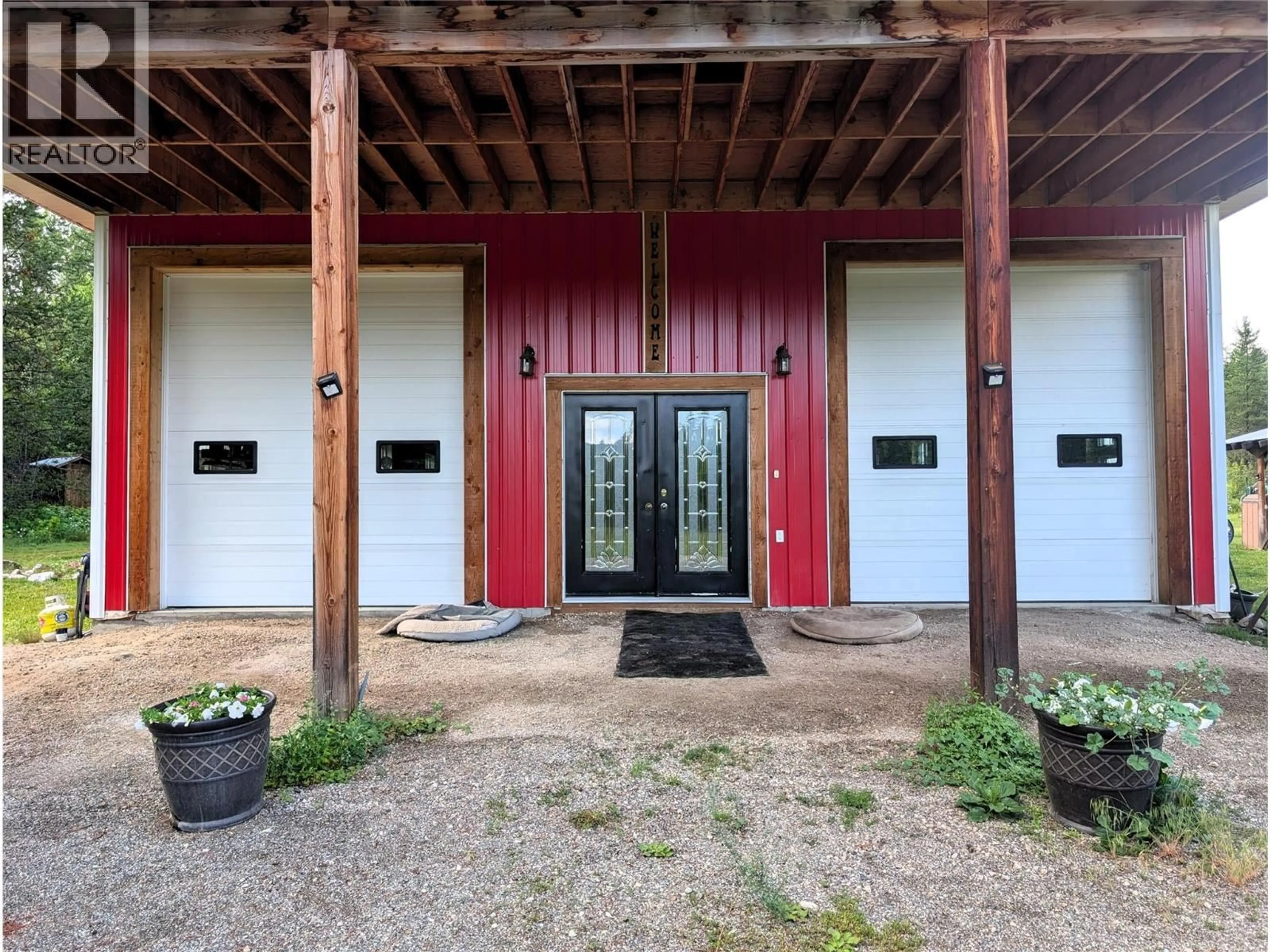 Indoor entryway for 10017 6 HIGHWAY, Edgewood British Columbia V0G1J0