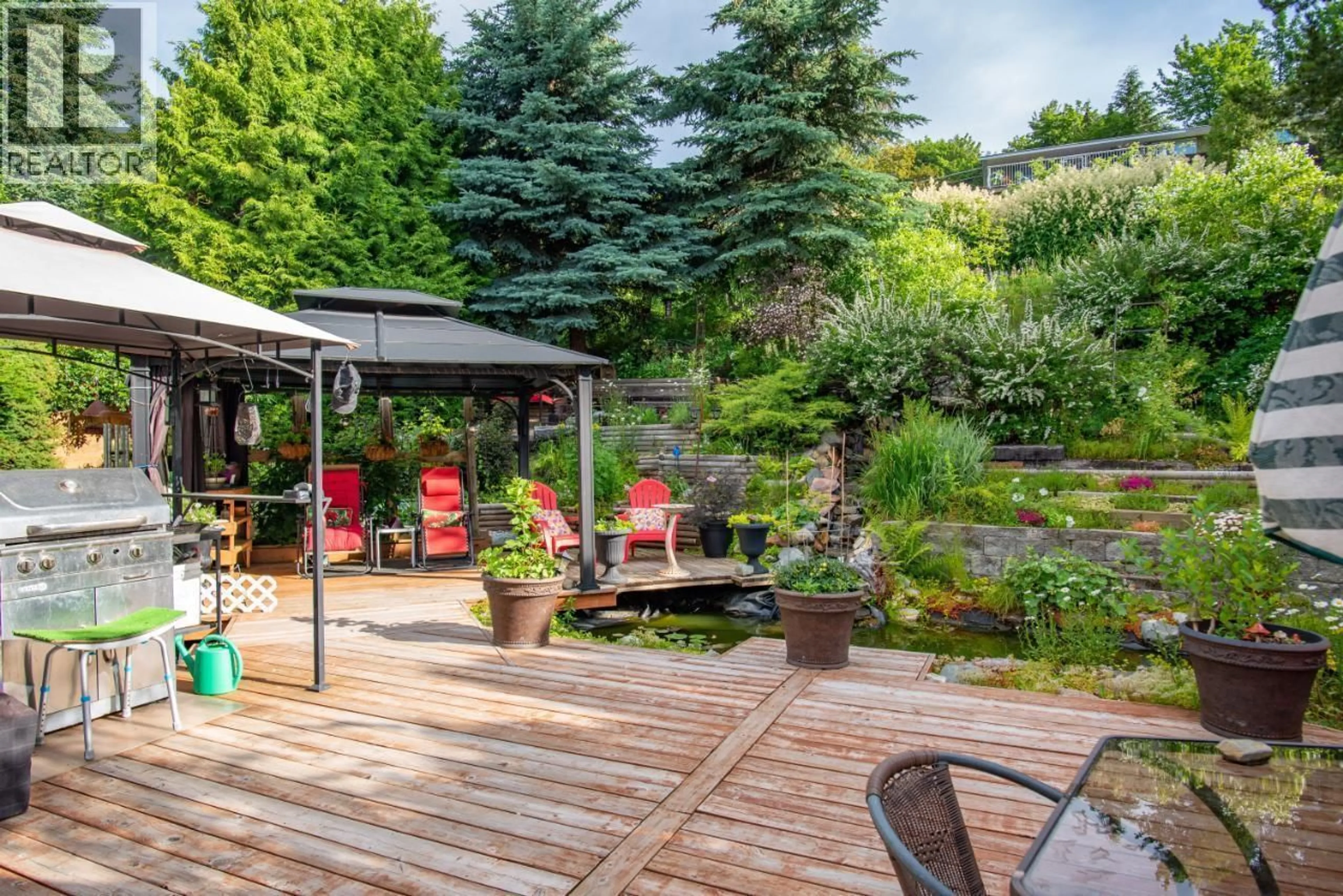 Patio, street for 2170 THOMPSON AVENUE, Rossland British Columbia V0G1Y0