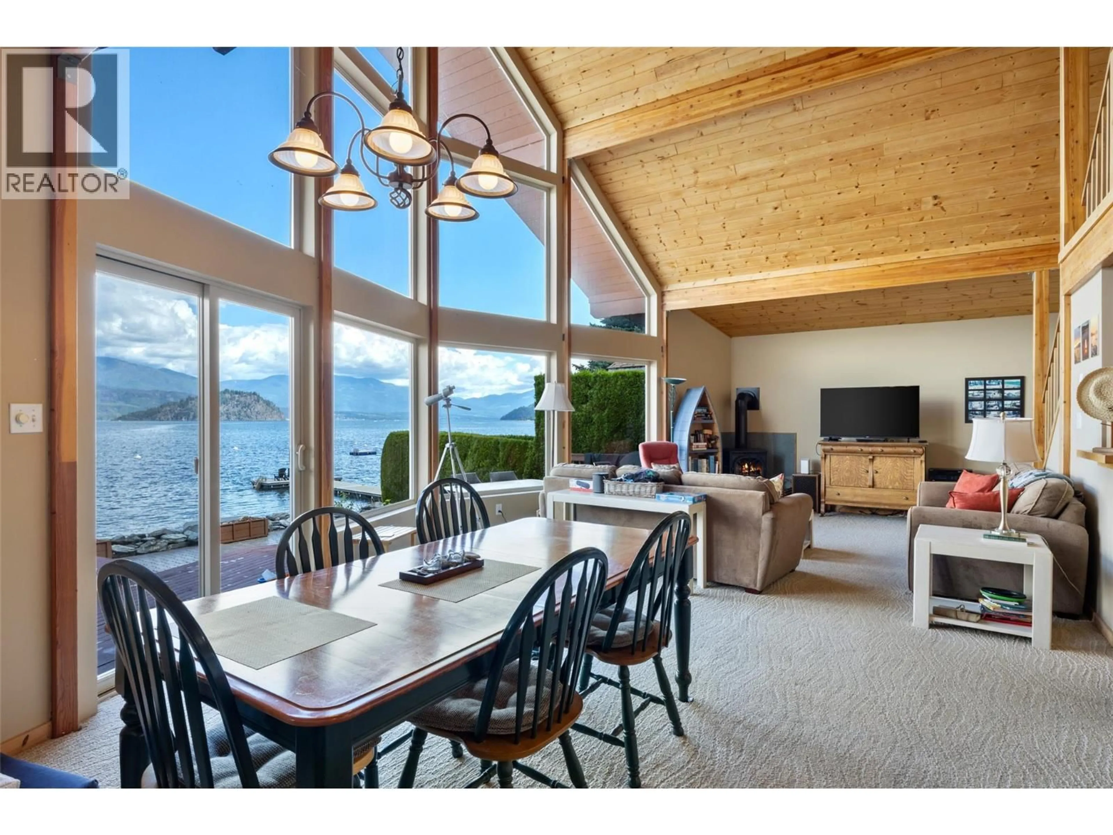 Dining room, wood/laminate floor for 125 - 1837 ARCHIBALD ROAD, Blind Bay British Columbia V0E2W1